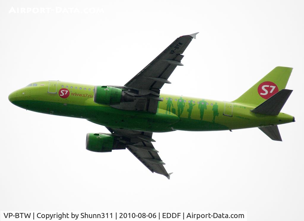 VP-BTW, 1999 Airbus A319-114 C/N 1090, Taking off rwy 25R