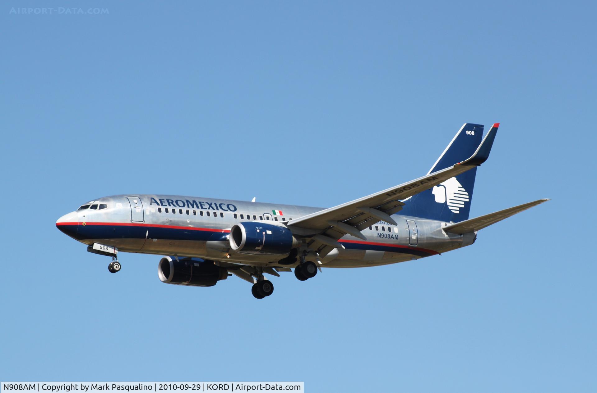 N908AM, 2004 Boeing 737-752 C/N 30038, Boeing 737-700