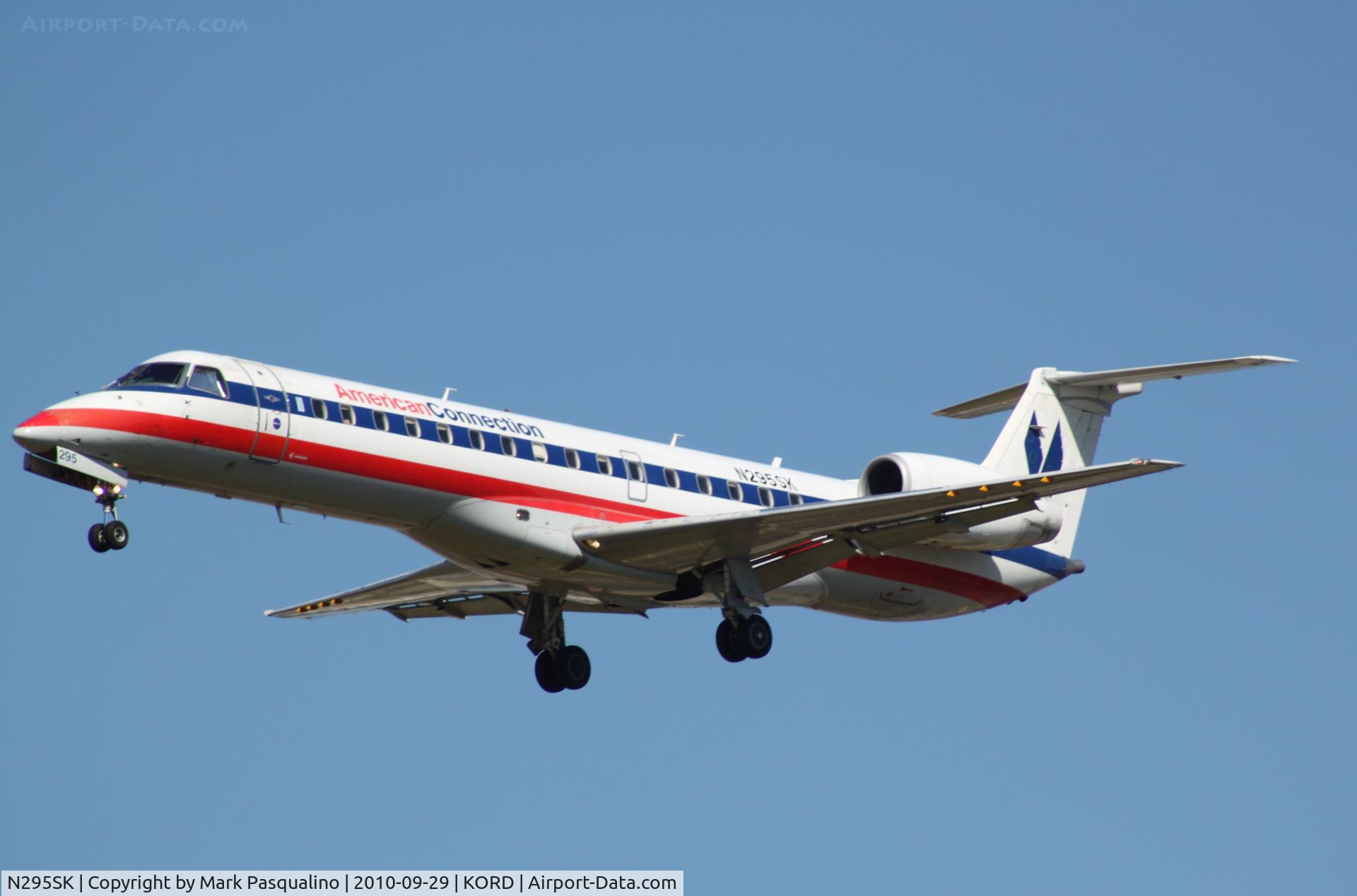 N295SK, 2001 Embraer ERJ-140LR (EMB-135KL) C/N 145513, EMB-135KL