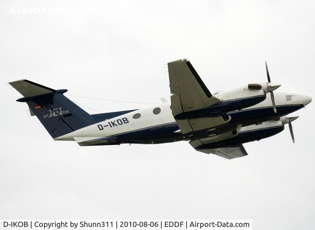 D-IKOB, 1981 Beech B200 King Air King Air C/N BB-921, Taking off rwy 18