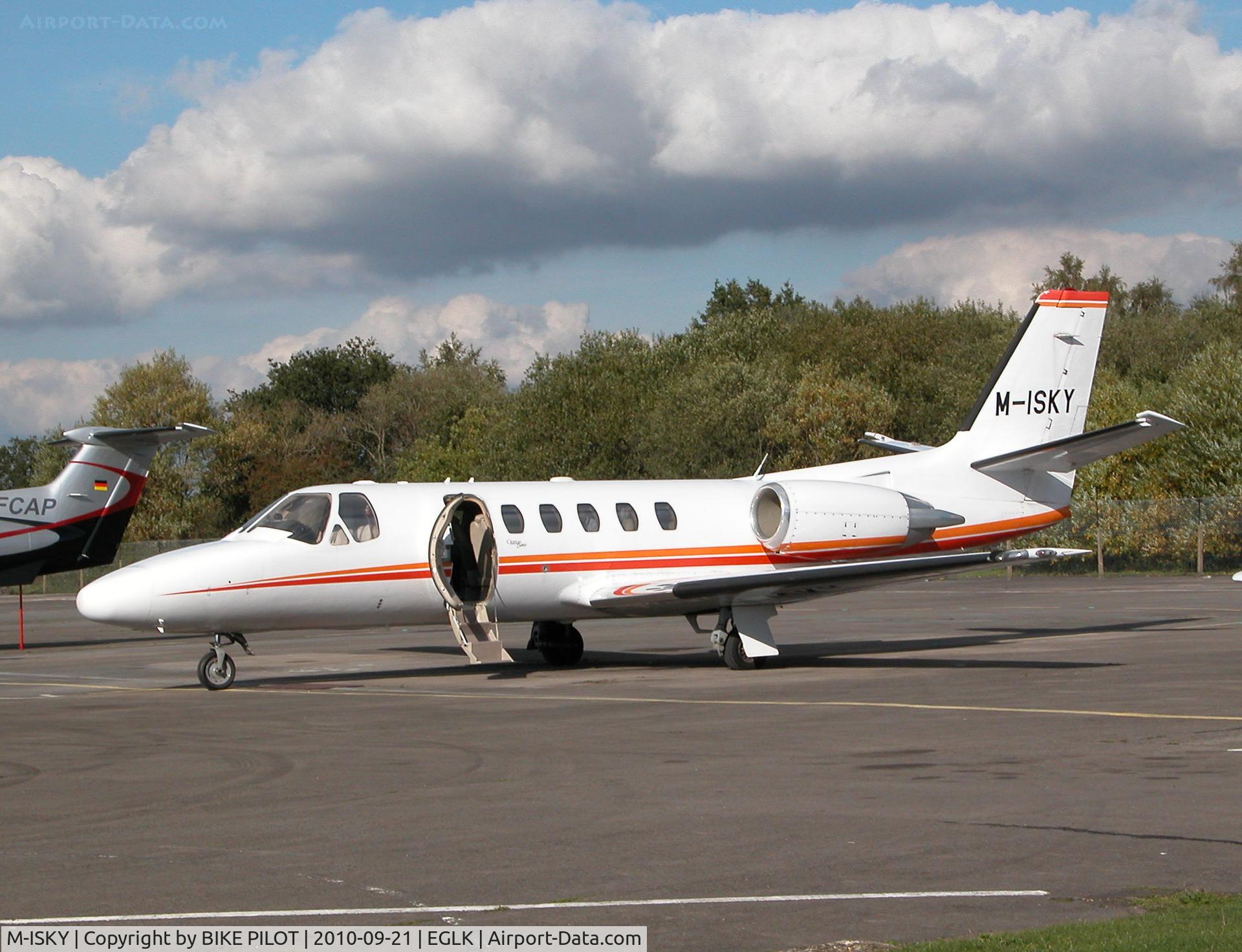 M-ISKY, 1999 Cessna 550 Citation Bravo C/N 550-0870, Nice Citation 2 on the terminal apron