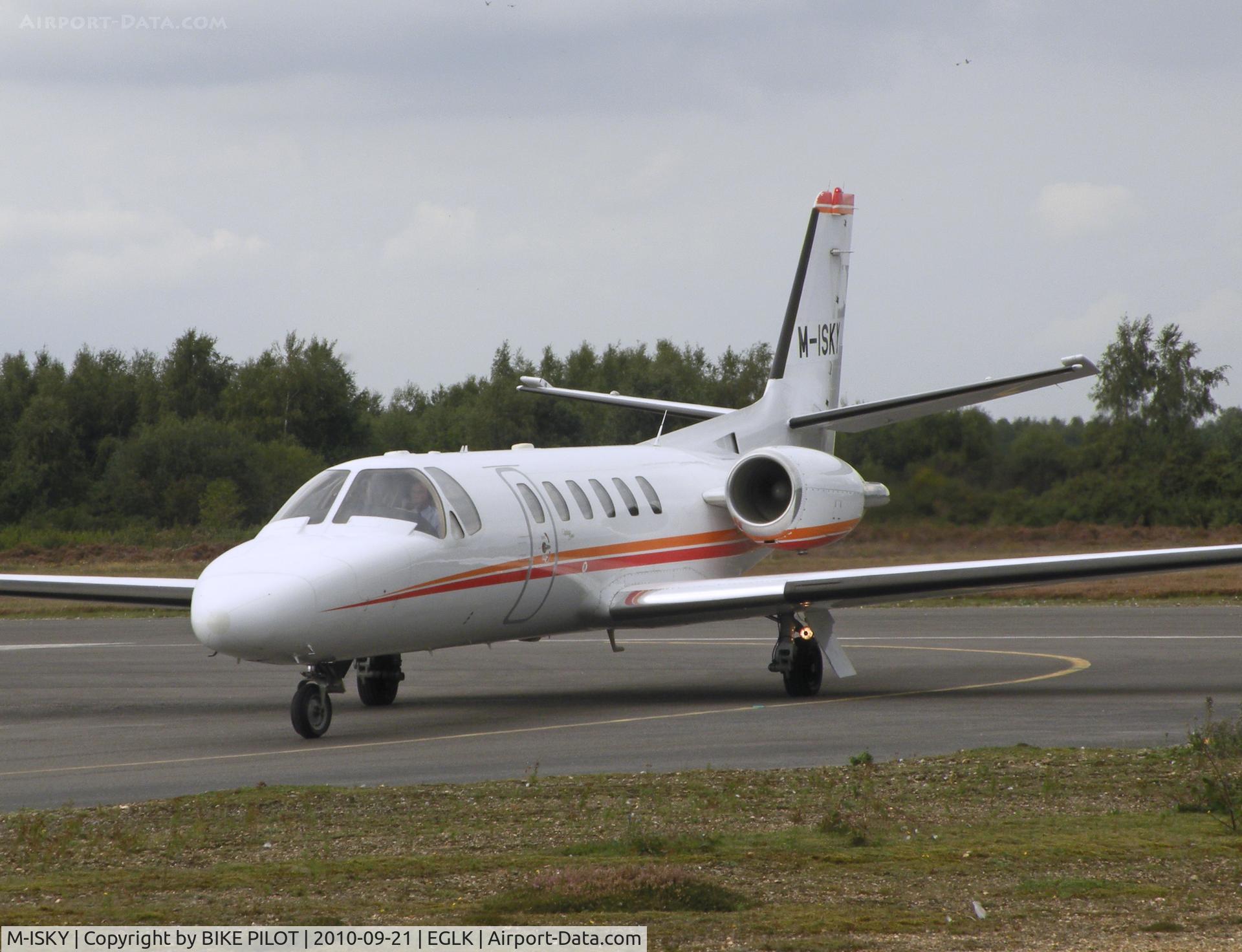 M-ISKY, 1999 Cessna 550 Citation Bravo C/N 550-0870, Heading for the terminal