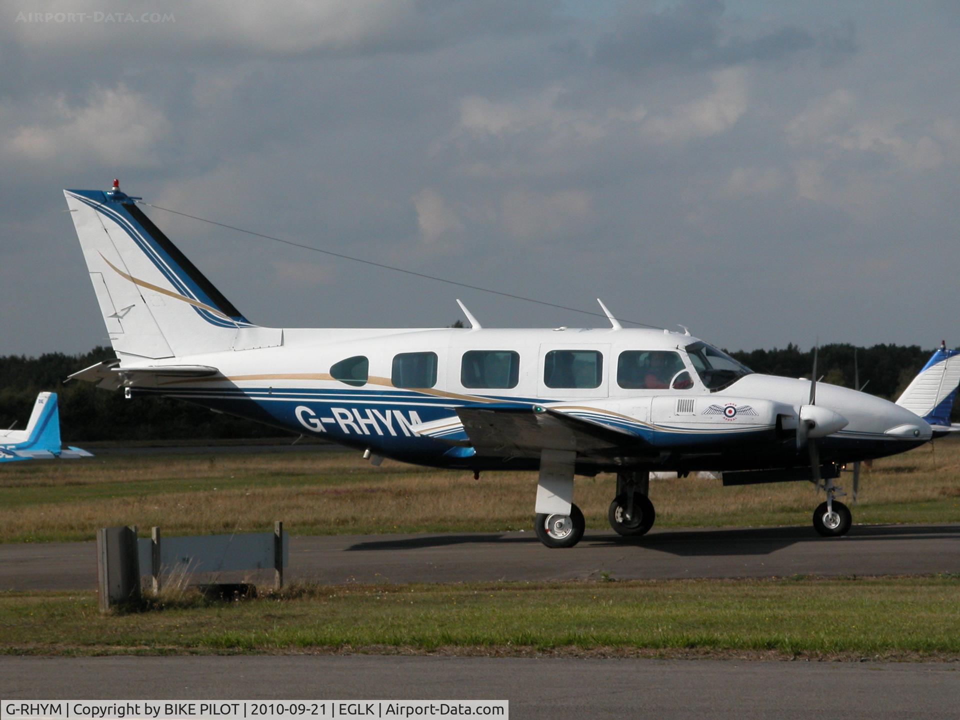 G-RHYM, 1972 Piper PA-31-310 Navajo C/N 31-815, Taxying past the cafe
