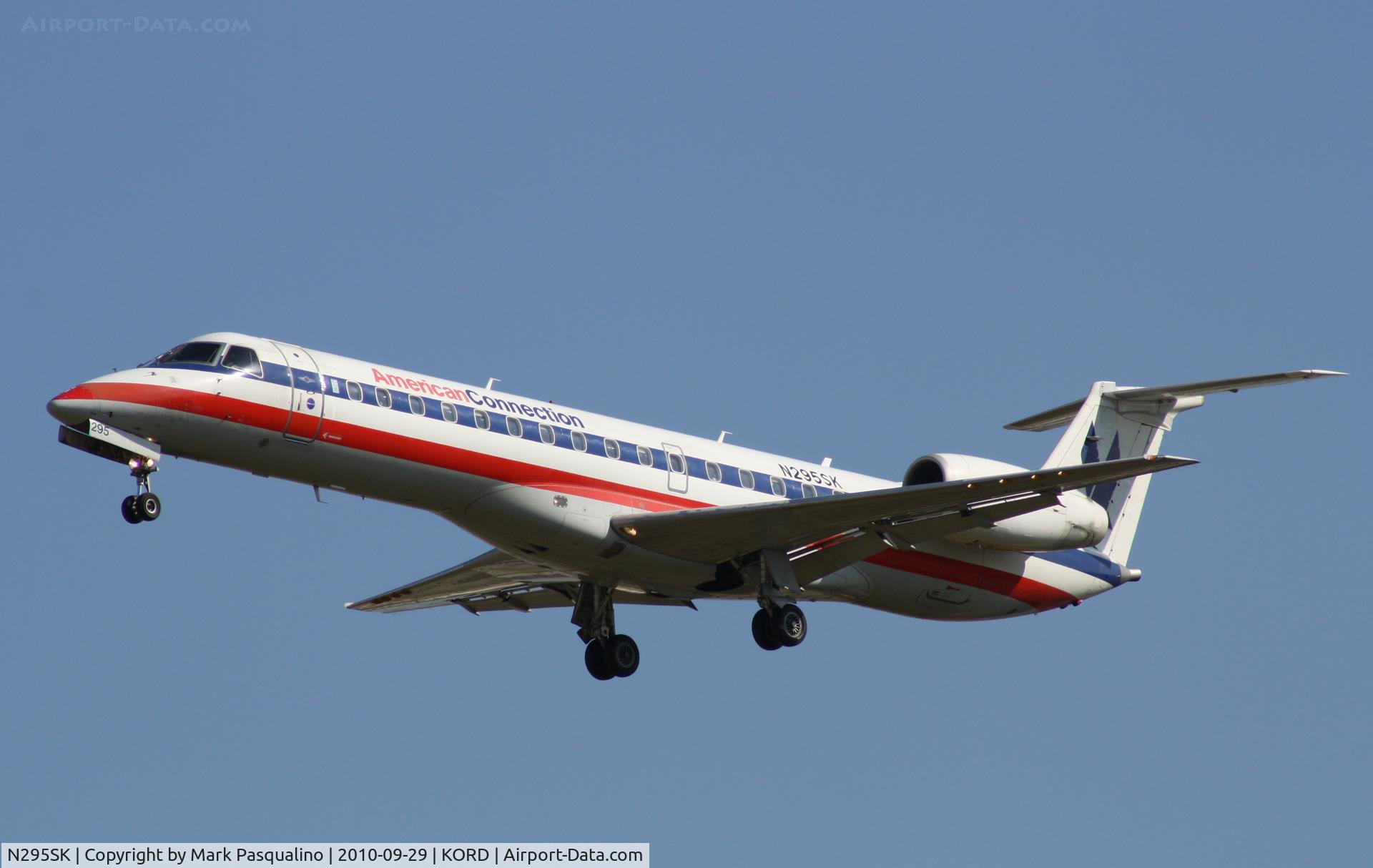 N295SK, 2001 Embraer ERJ-140LR (EMB-135KL) C/N 145513, EMB-135KL