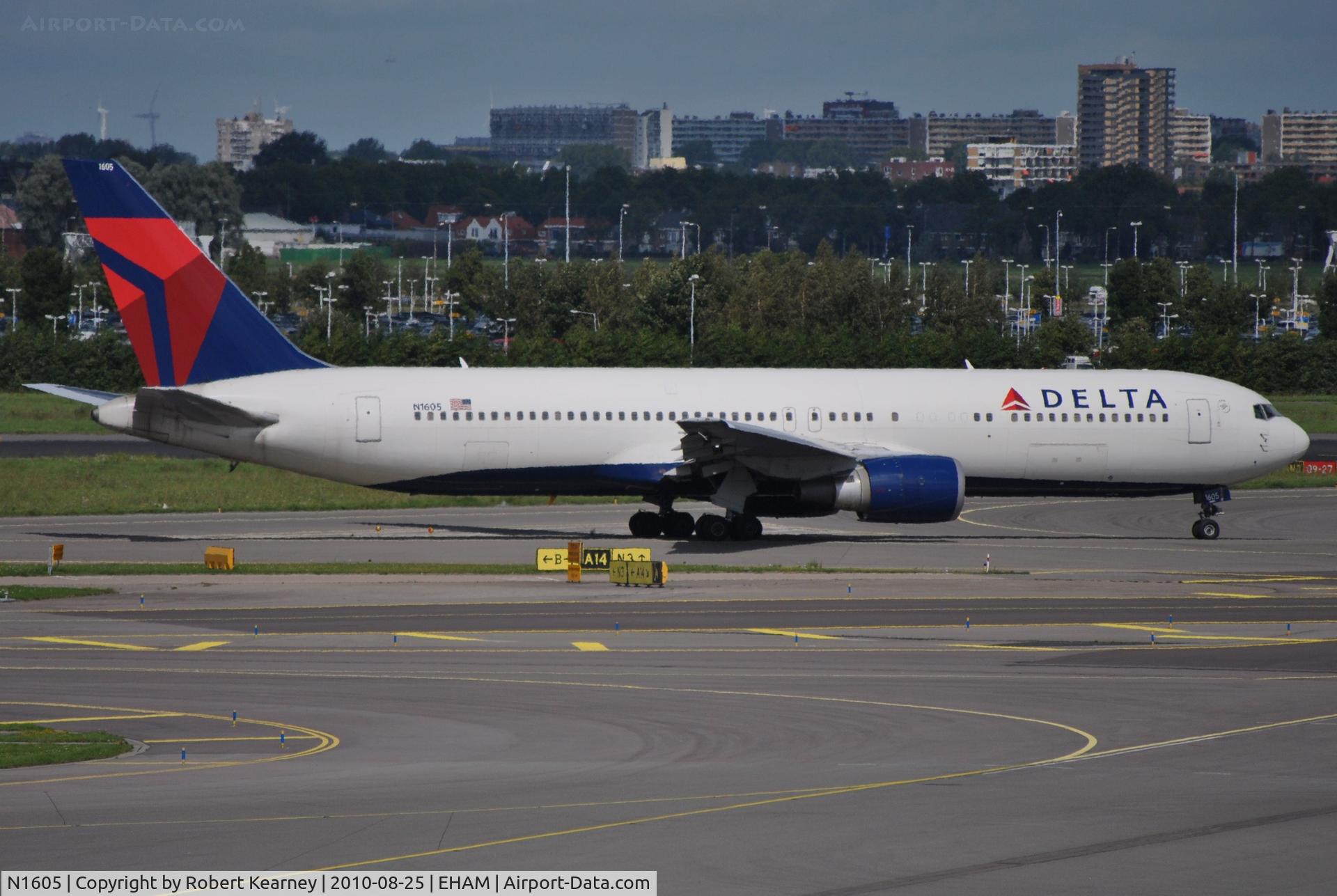 N1605, 1999 Boeing 767-332 C/N 30198, DAL taxiing out for departure