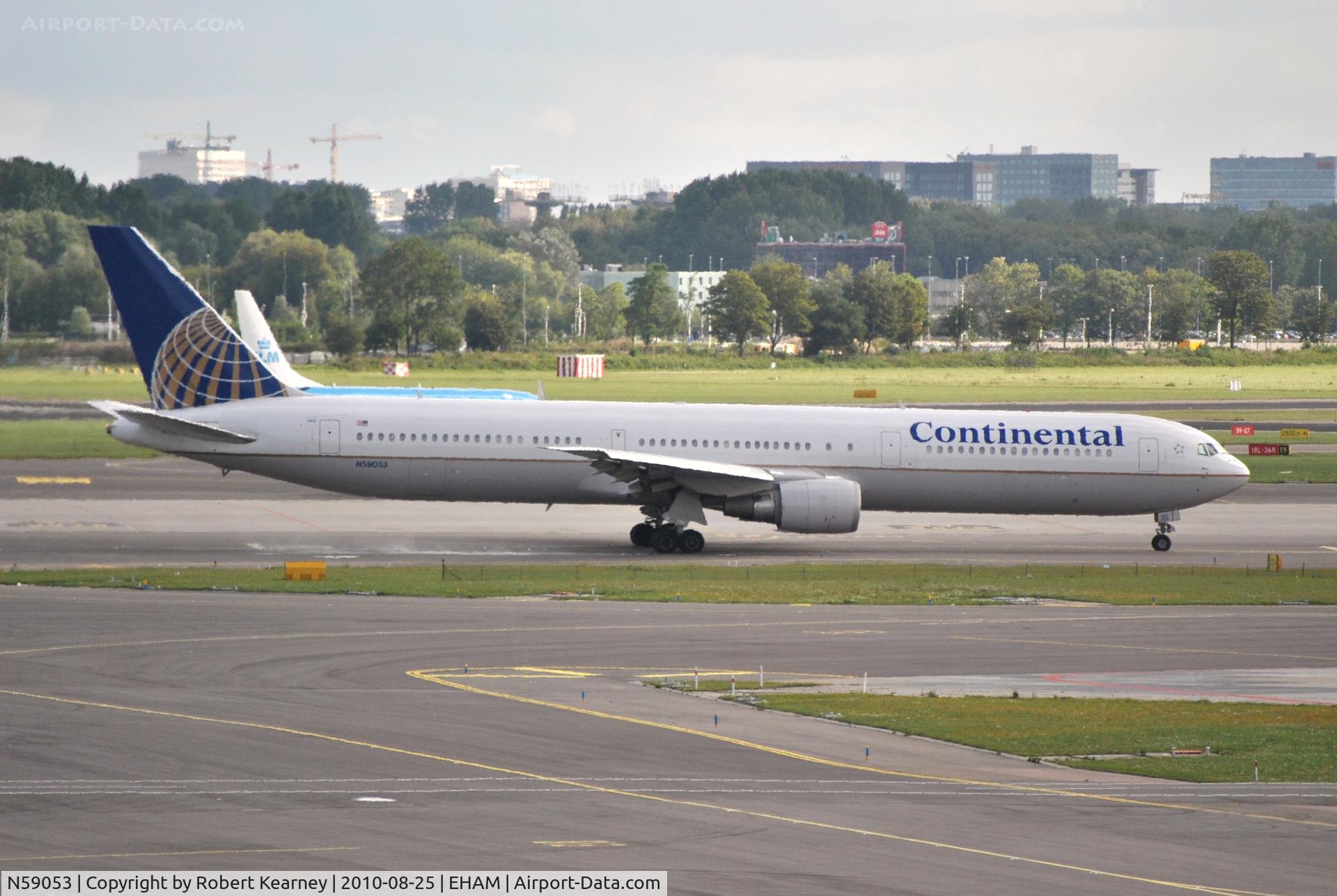 N59053, 2000 Boeing 767-424/ER C/N 29448, Continental taxiing for departure