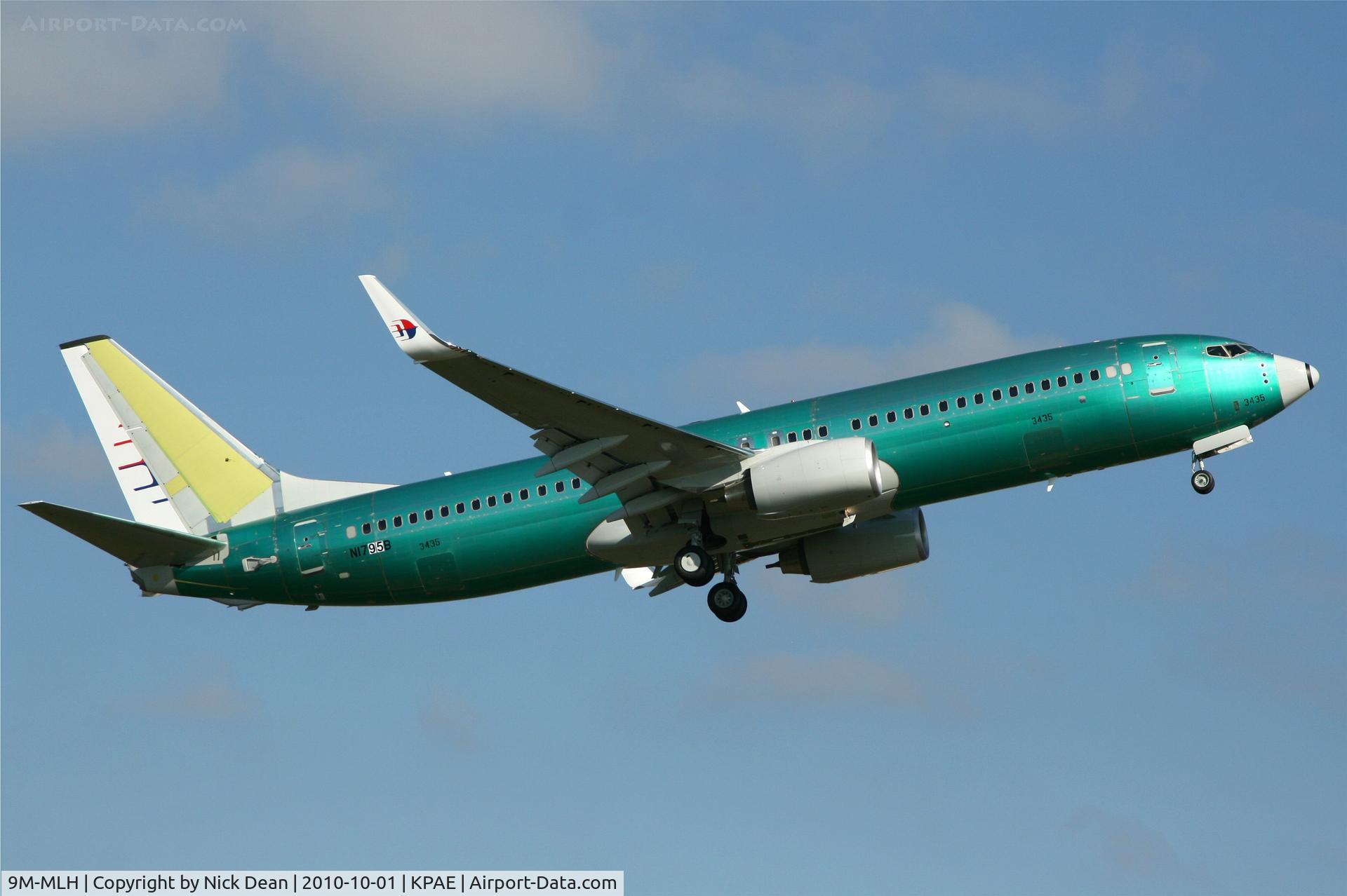 9M-MLH, 2010 Boeing 737-8FZ C/N 31723, KPAE Boeing 127 for Malaysian Airlines on the 16R missed approach 