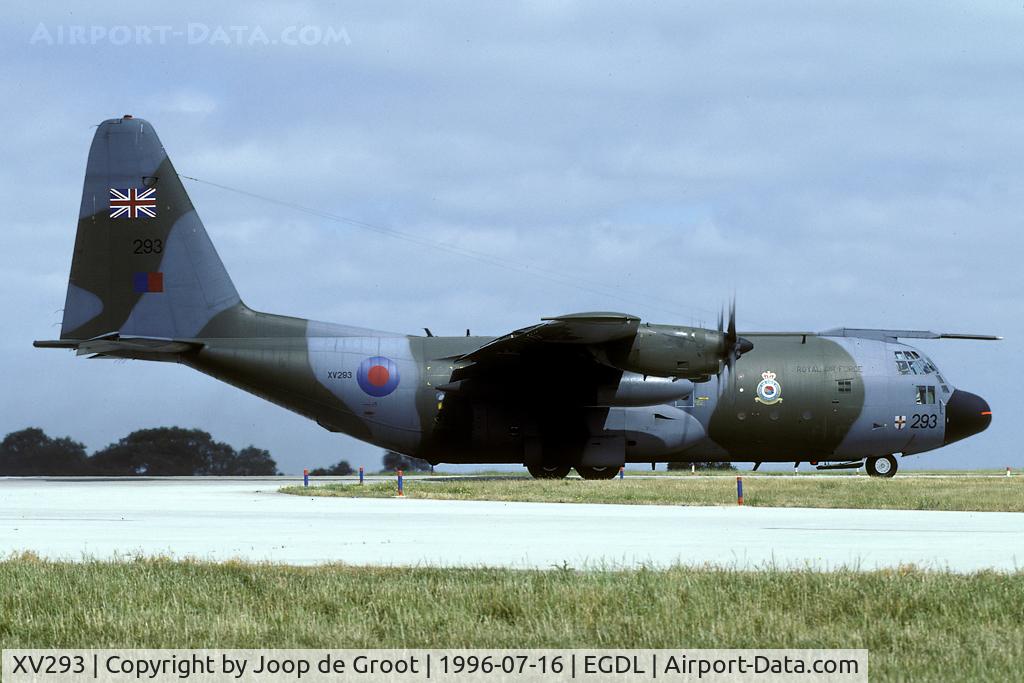 XV293, Lockheed C-130K Hercules C.1 C/N 382-4258, Clearly visible is the Lyneham station crest on the fuselage.