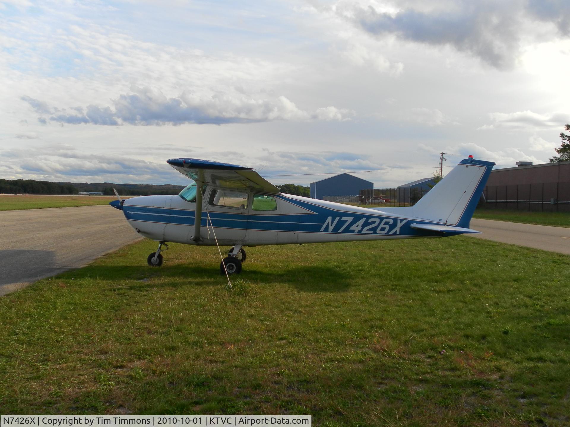 N7426X, 1960 Cessna 172B C/N 17247926, Tied down on the west side of KTVC