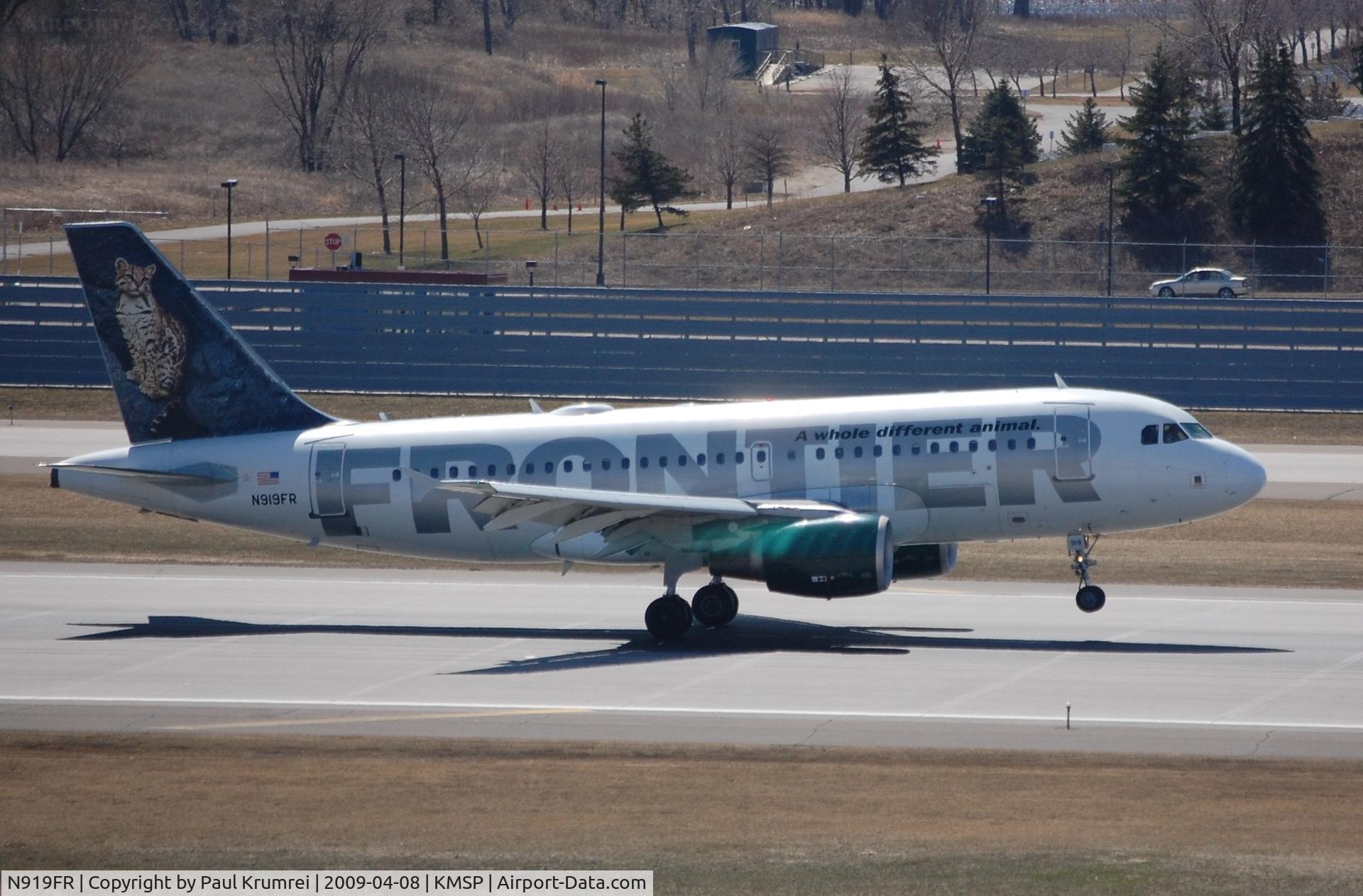 N919FR, 2003 Airbus A319-111 C/N 1980, KMSP