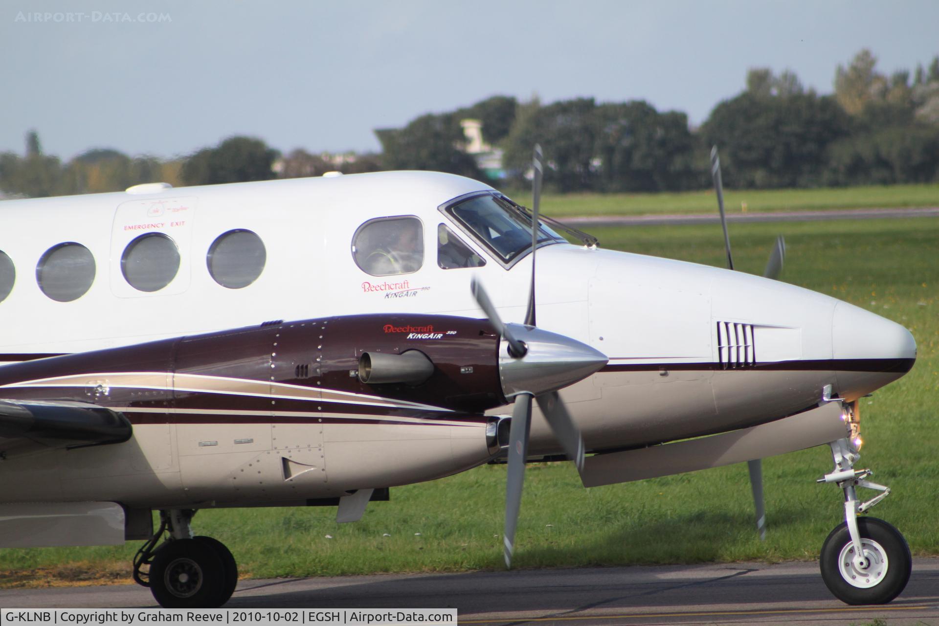 G-KLNB, 2009 Beech Super King Air 350 C/N FL-631, Close up about to depart.