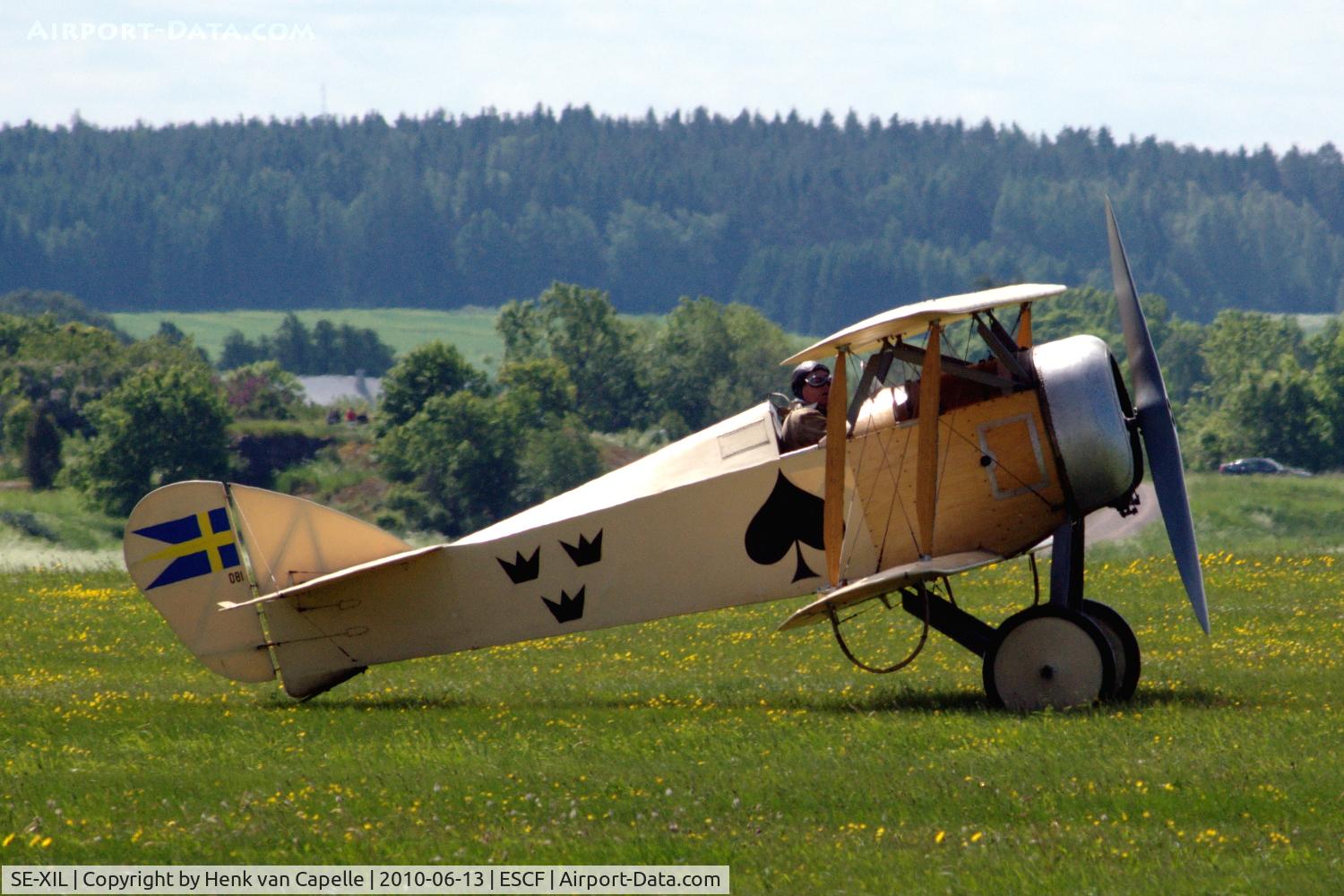 SE-XIL, 1988 CVM Ö-1 Tummelisa C/N 362, Mikael Carlson landing his magnificent replica of the 1920s Tummelisa training aircraft of the Swedish Air Force.