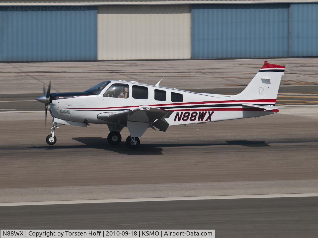 N88WX, Raytheon Aircraft Company G36 C/N E-3687, N88WX arriving on RWY 21