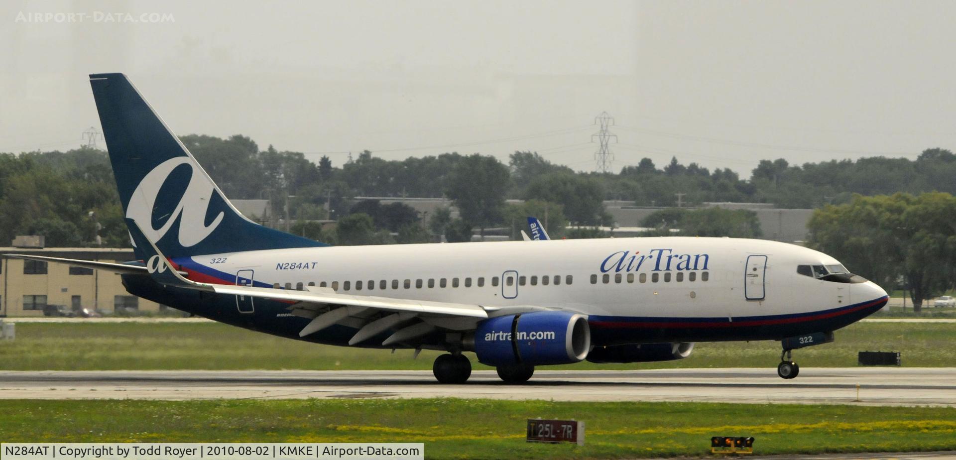 N284AT, 2006 Boeing 737-76N C/N 32668, ARRIVING MKE