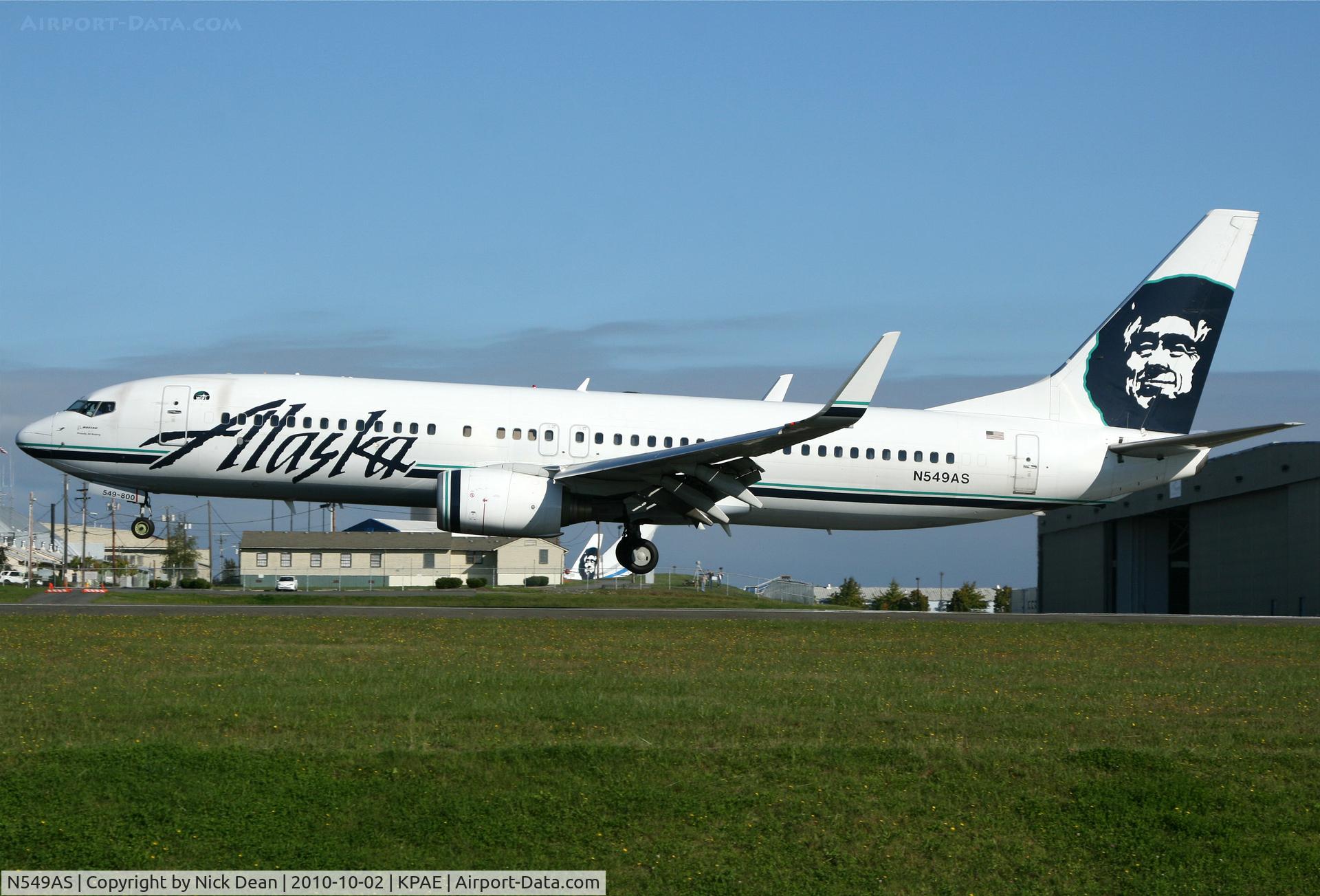 N549AS, 2005 Boeing 737-8FH C/N 30824, KPAE