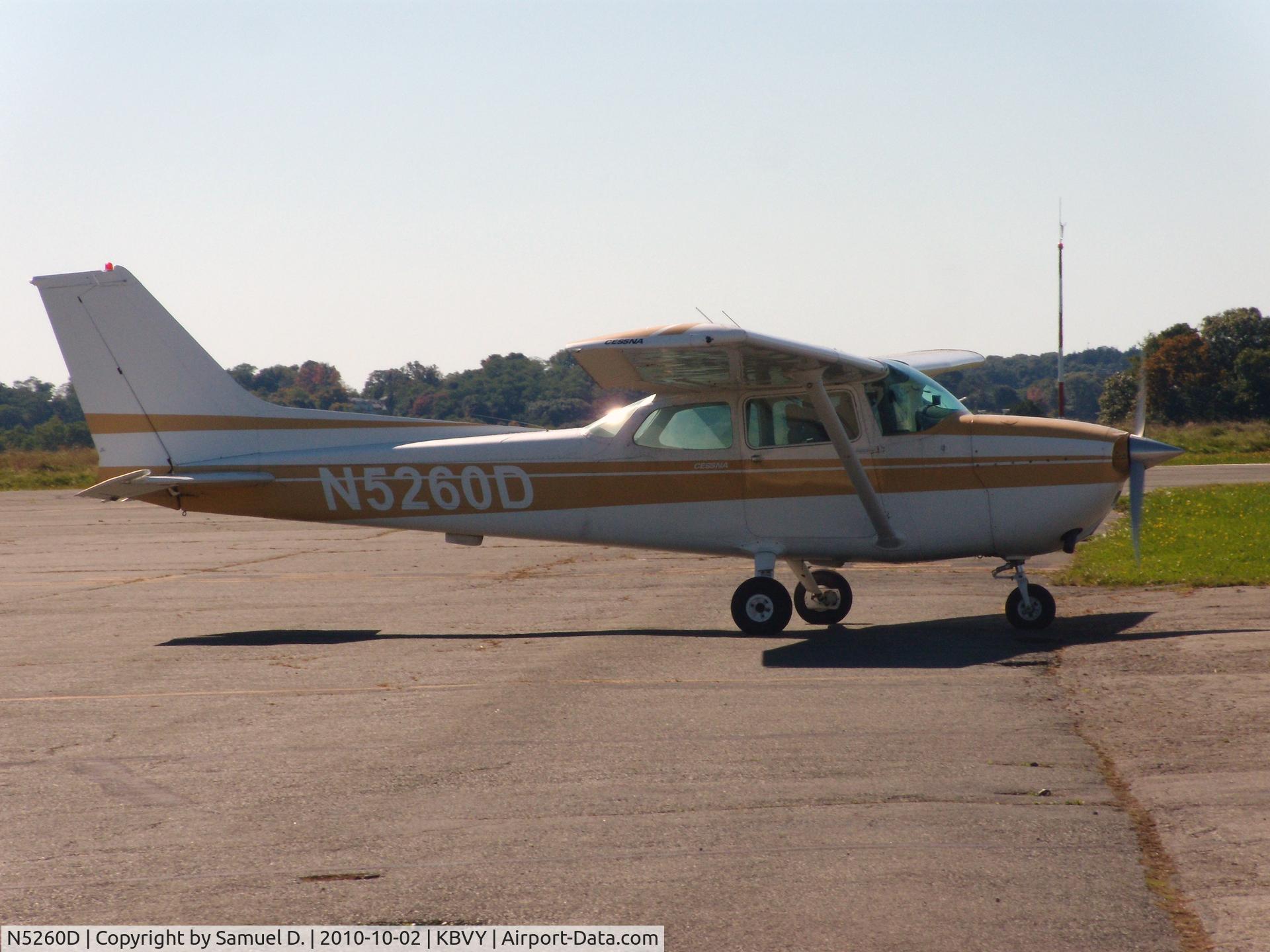 N5260D, 1979 Cessna 172N C/N 17272478, (N5260D) taxiing to fuel on east ramp of KBVY.