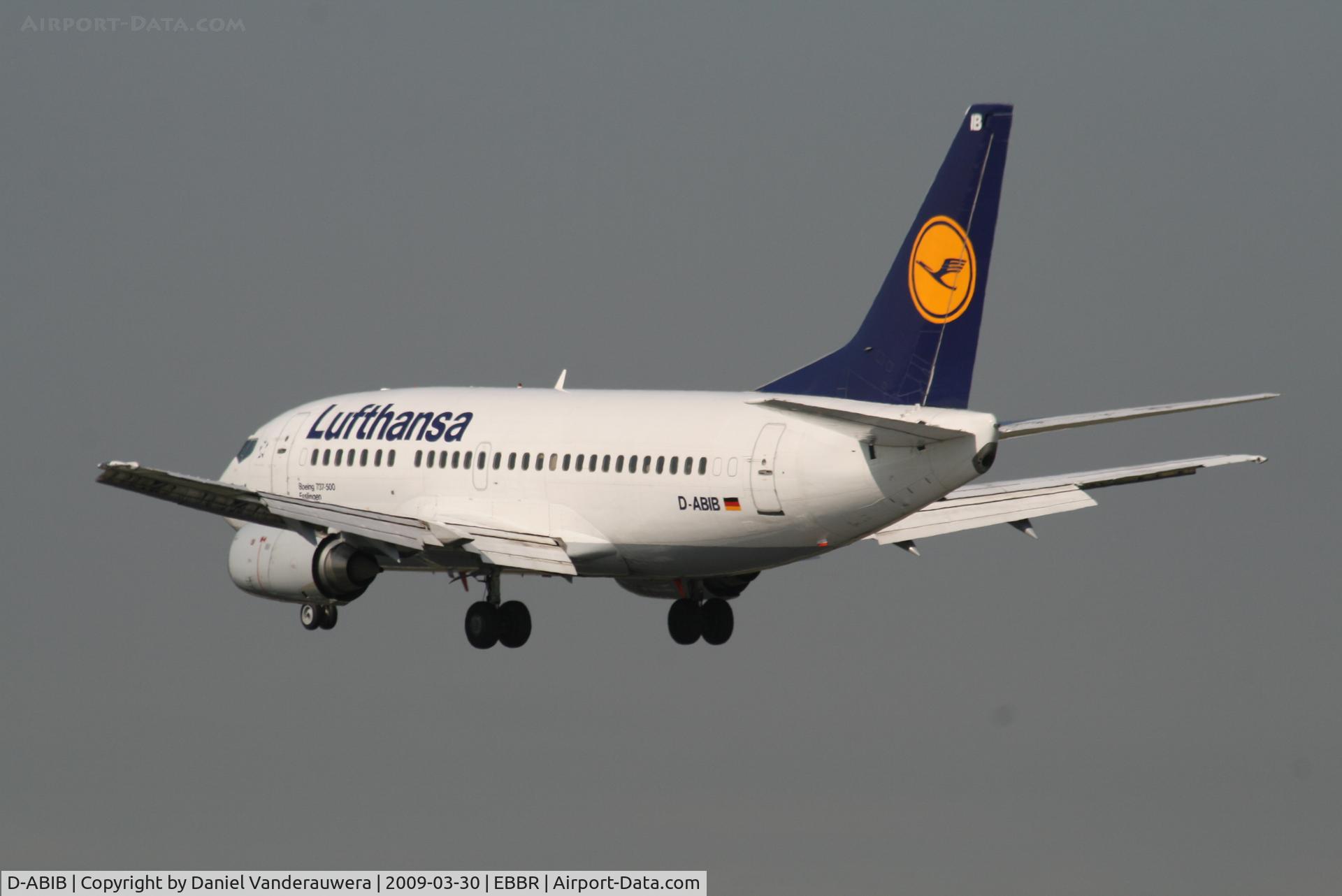 D-ABIB, 1990 Boeing 737-530 C/N 24816, Flight LH4604 is descending to RWY 25L