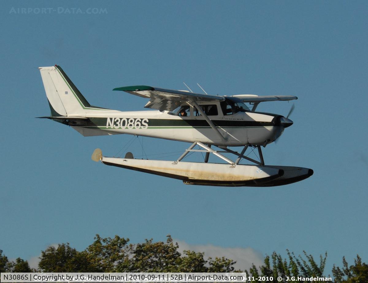 N3086S, Cessna 172I C/N 17256700, on final to splash down