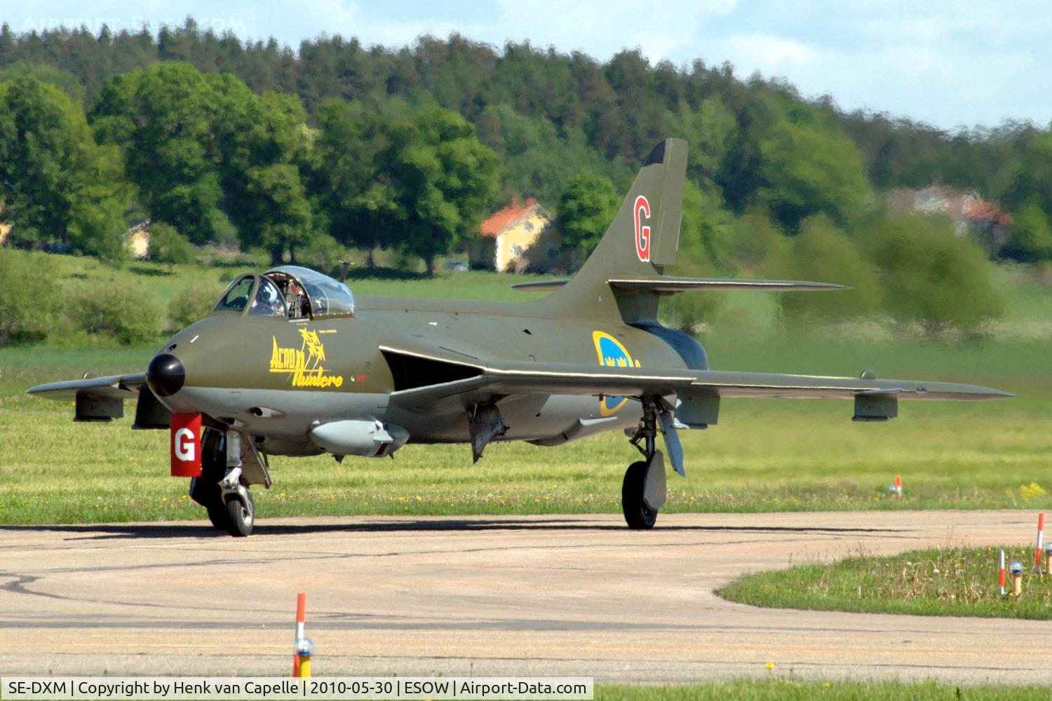 SE-DXM, 1959 Hawker Hunter F.58 C/N 41H/697449, Hunter SE-DXM taxying in at Västerås Hässlö airport, Sweden. It has now been painted in the colours of the AcroHunters display team of 1962-1963.