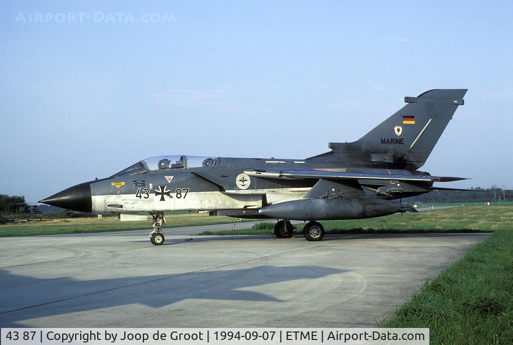 43 87, Panavia Tornado IDS C/N 226/GS060/4087, During the anual Fototage this Tornado was put on display. At that moment it was the last one in the original Navy color scheme.