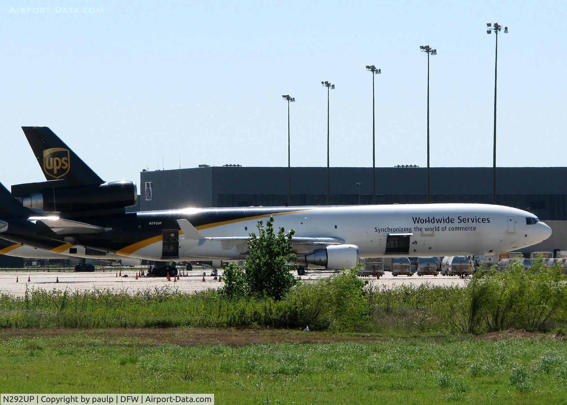 N292UP, 1993 McDonnell Douglas MD-11 C/N 48566, UPS ramp at DFW.