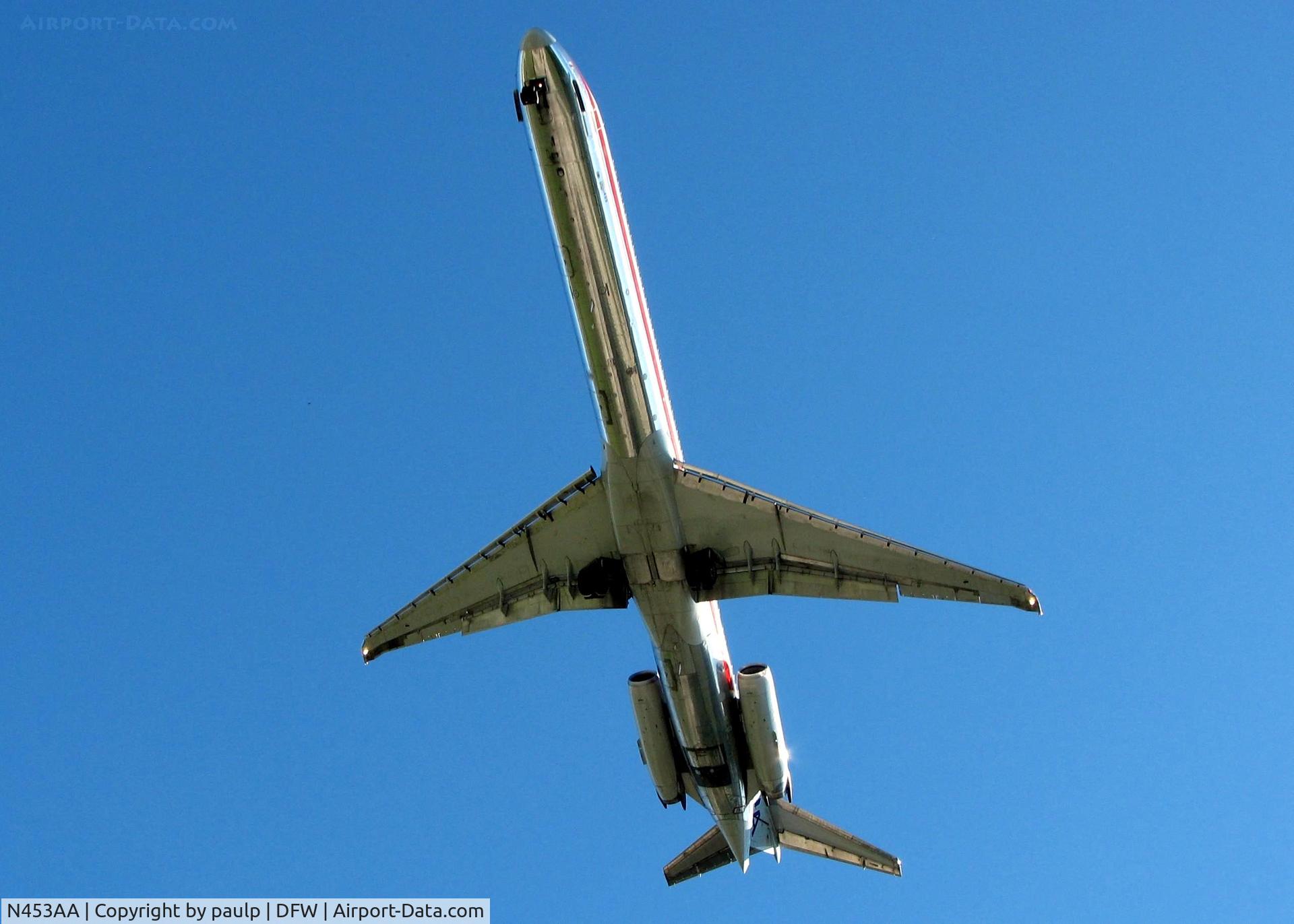N453AA, 1988 McDonnell Douglas MD-82 (DC-9-82) C/N 49558, Landing at DFW.