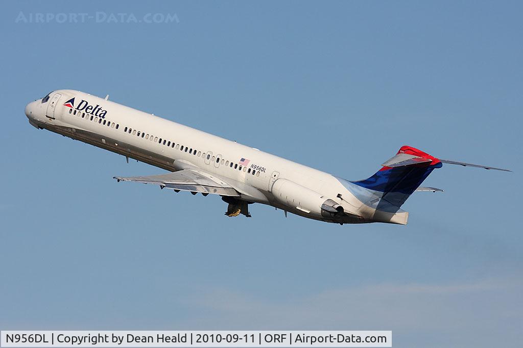N956DL, 1990 McDonnell Douglas MD-88 C/N 49887, Delta Air Lines N956DL climbing out from RWY 5 enroute to Hartsfield-Jackson Atlanta Int'l (KATL).