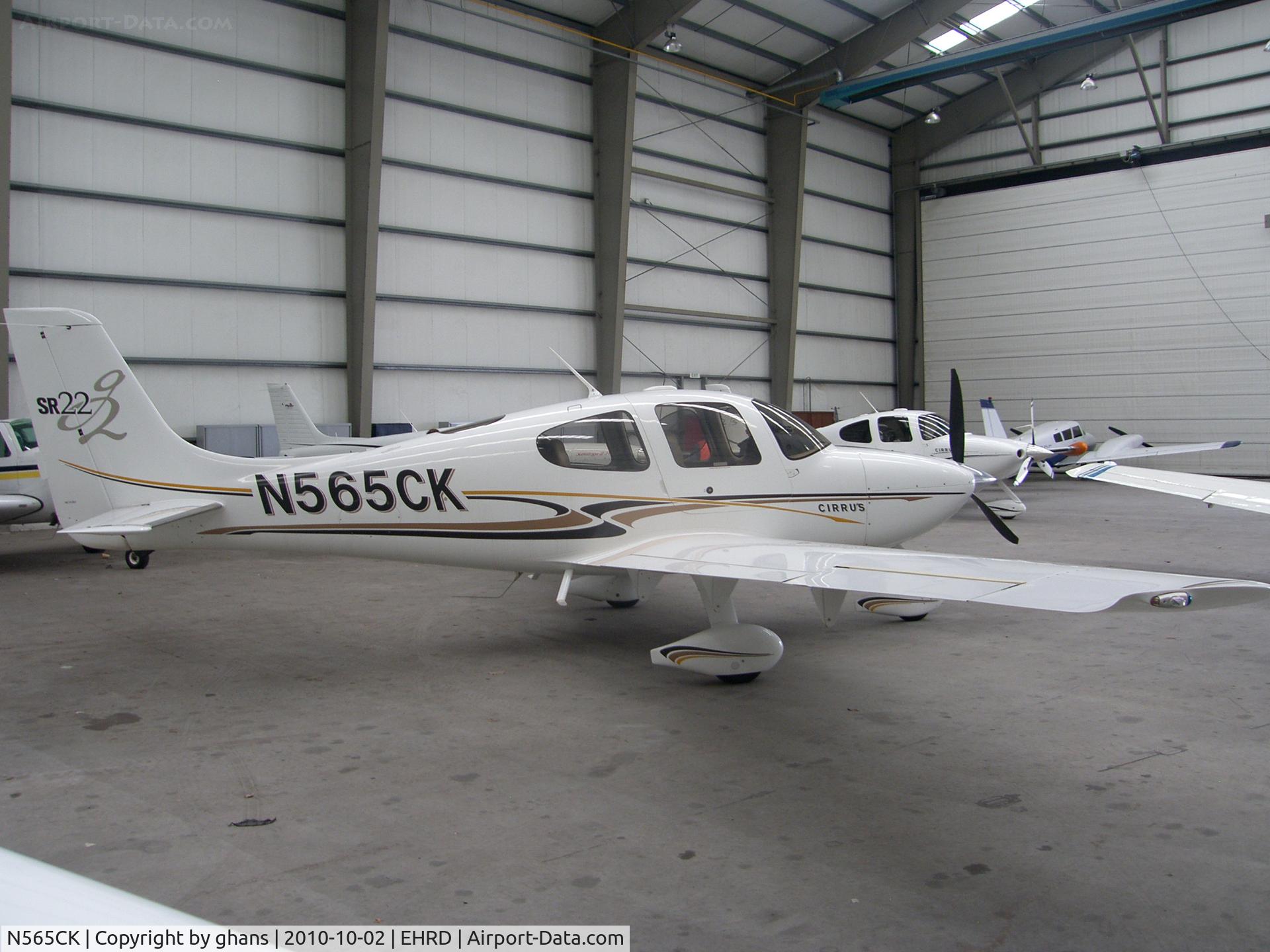 N565CK, 2005 Cirrus SR22 G2 C/N 1490, in hangar @ RTM