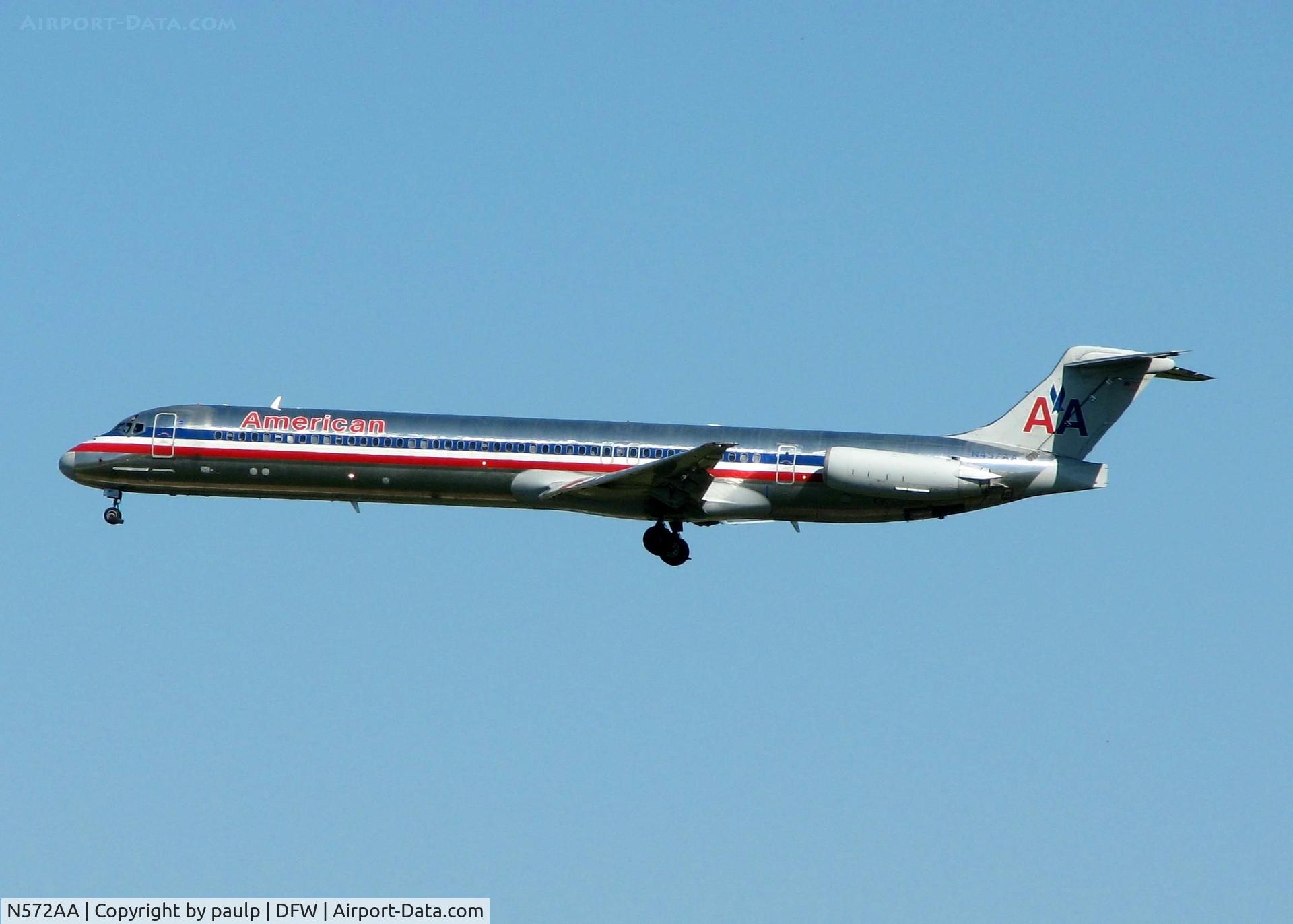 N572AA, 1987 McDonnell Douglas MD-83 (DC-9-83) C/N 49458, Landing on 35L at DFW.