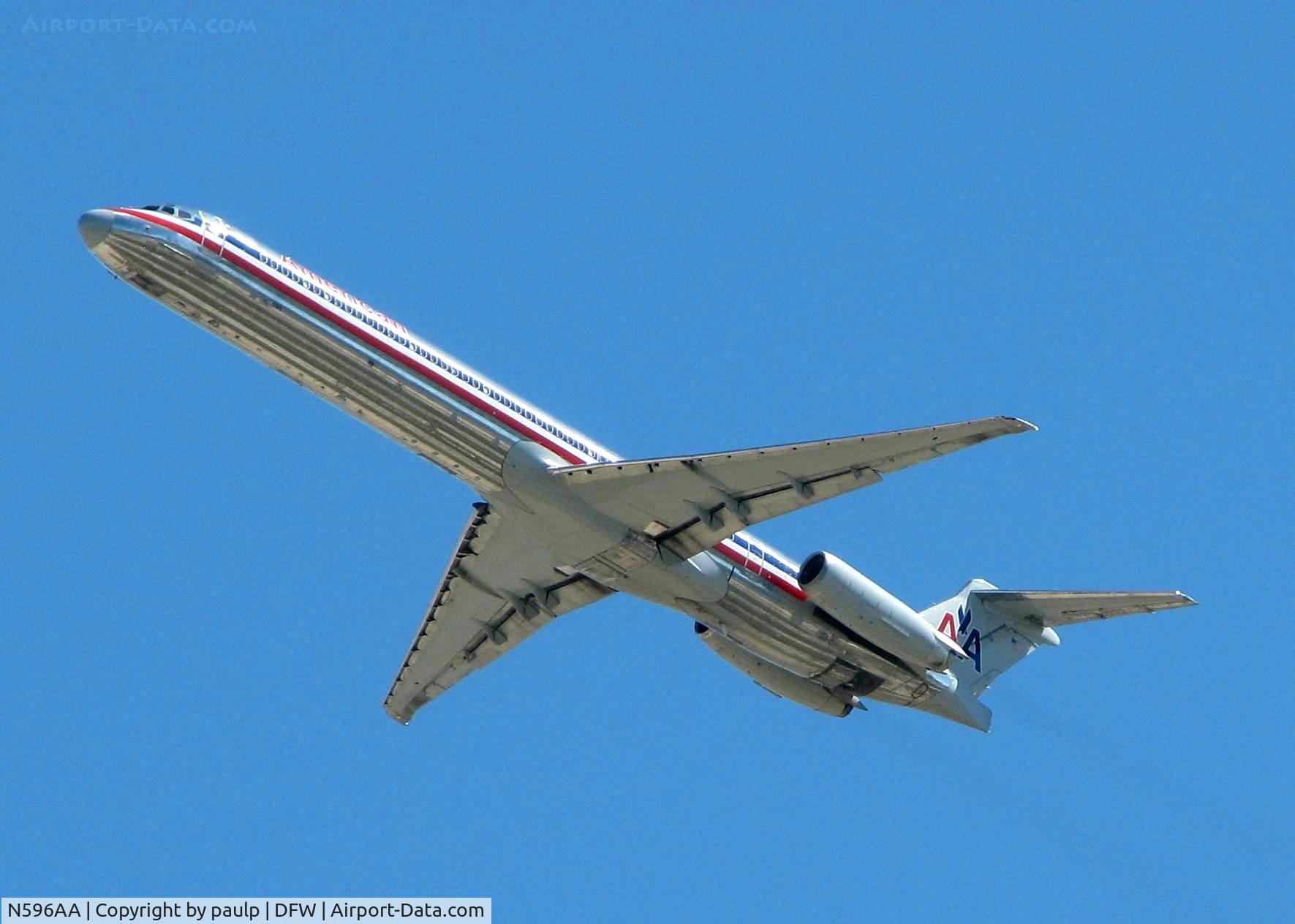 N596AA, 1992 McDonnell Douglas MD-83 (DC-9-83) C/N 53286, Departing DFW.