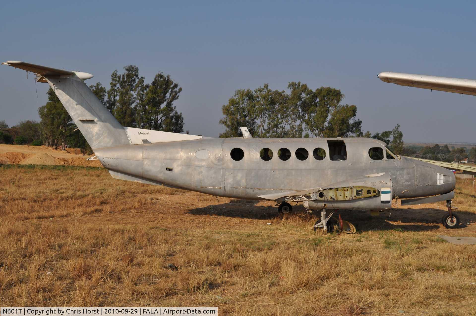 N601T, 1980 Beech 200 C/N BB-620, BB620 now stands on the dumpsite of Lanseria