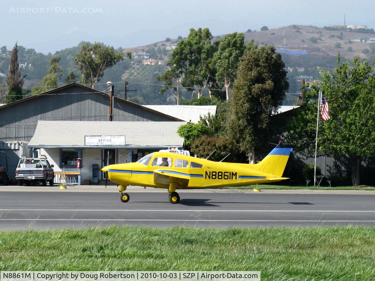 N8861M, 1964 Beech A23 C/N M-601, 1964 Beech A23 MUSKETEETR II, Lycoming IO-346 165 Hp, taxi after landing Rwy 22
