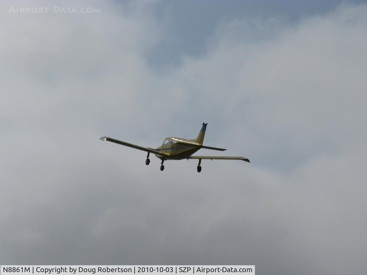 N8861M, 1964 Beech A23 C/N M-601, 1964 Beech A23 MUSKETEER II, Lycoming IO-346 165 Hp, takeoff climb Rwy 22