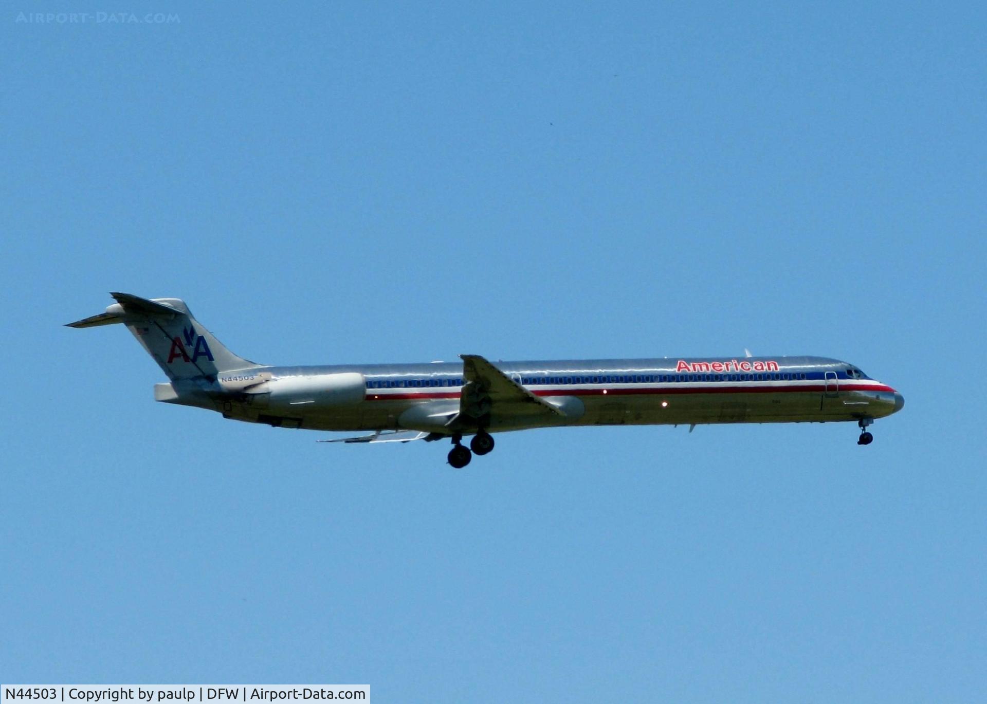 N44503, 1989 McDonnell Douglas MD-82 (DC-9-82) C/N 49797, Landing at DFW.
