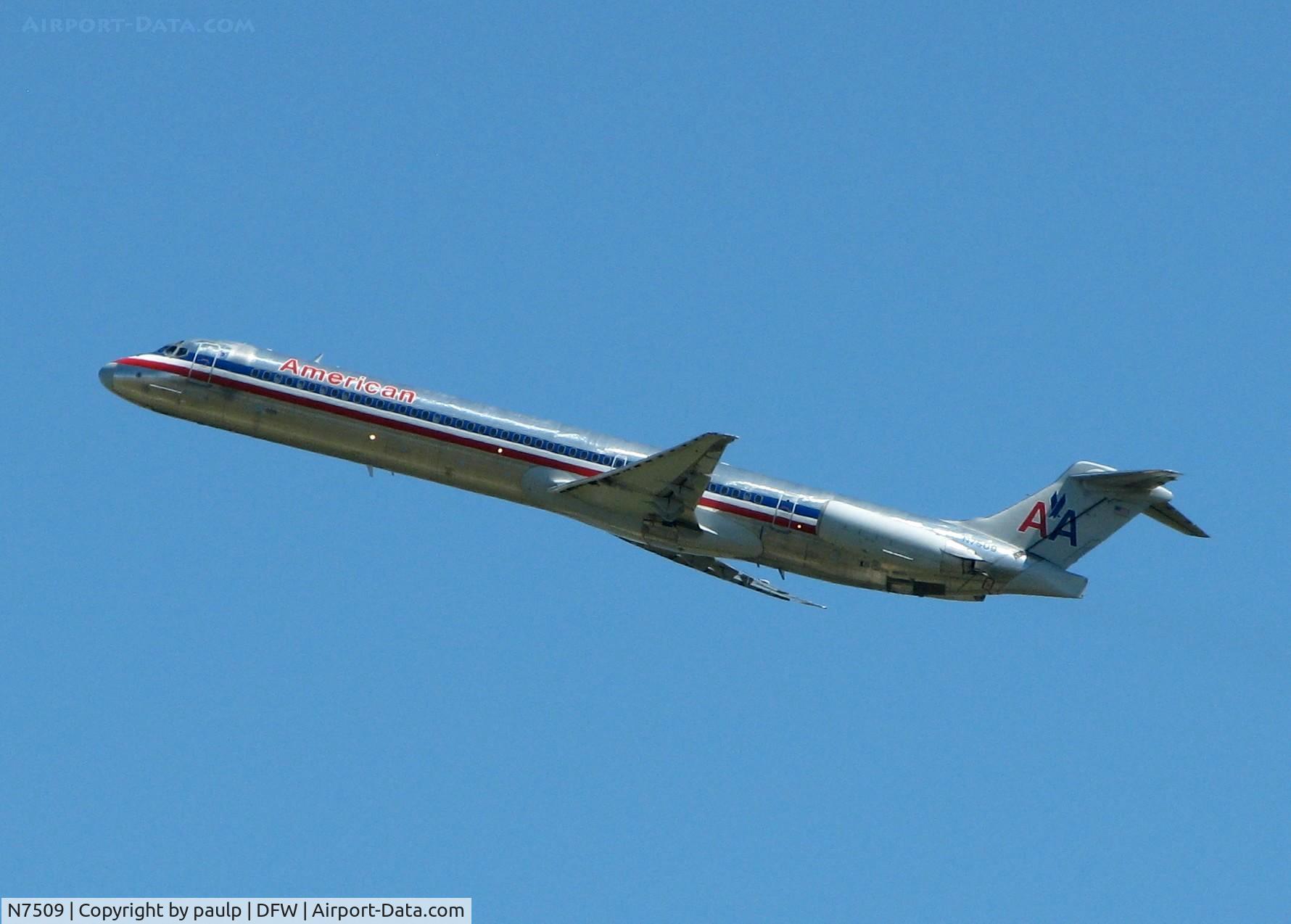 N7509, 1989 McDonnell Douglas MD-82 (DC-9-82) C/N 49803, Departing DFW.