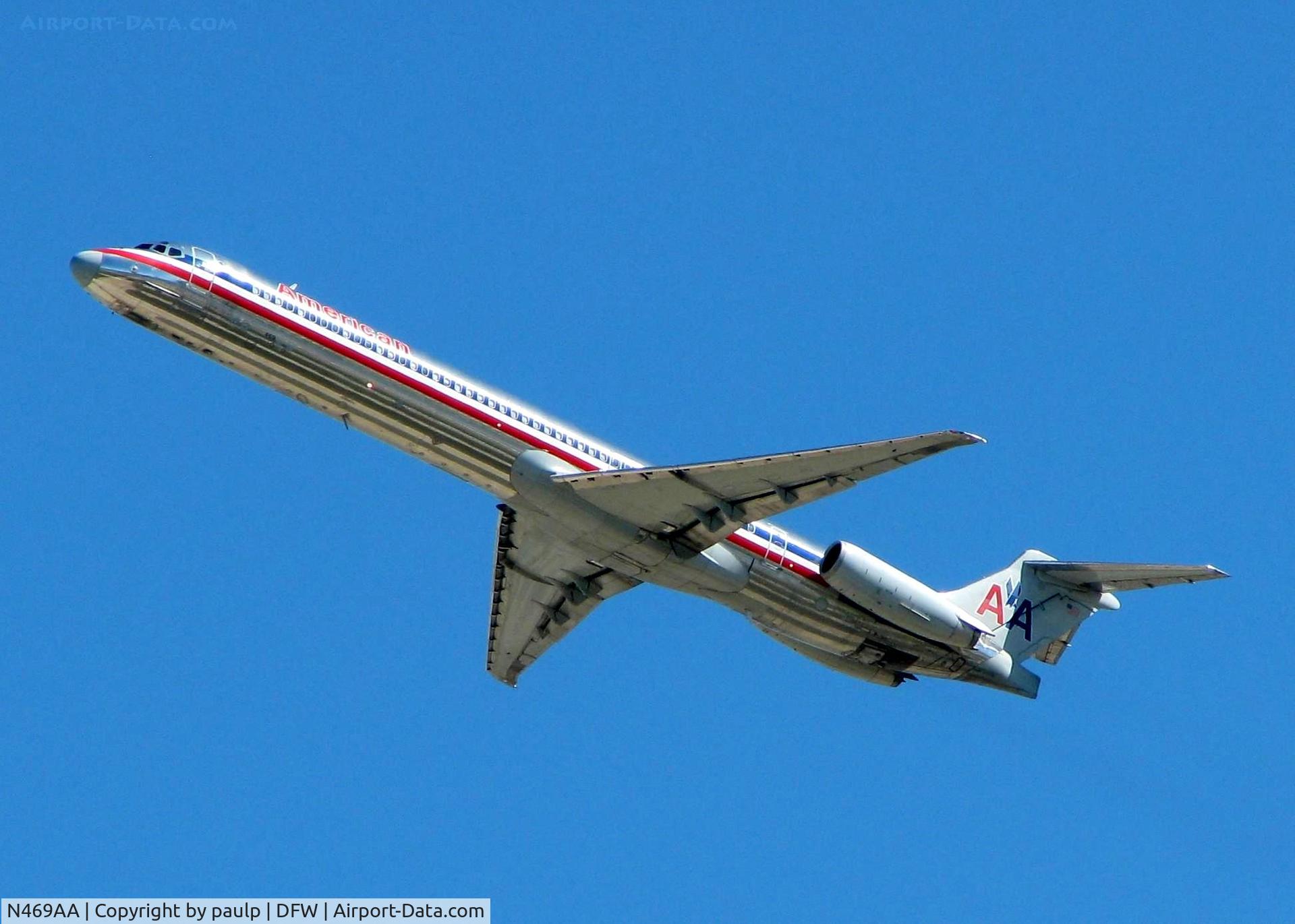 N469AA, 1988 McDonnell Douglas MD-82 (DC-9-82) C/N 49599, Departing DFW.