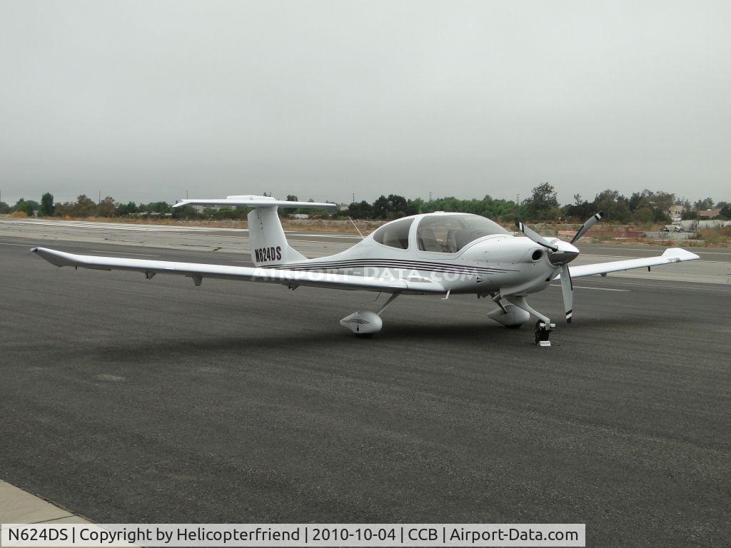 N624DS, 2006 Diamond DA-40 Diamond Star C/N 40.624, Parked by the western hangers