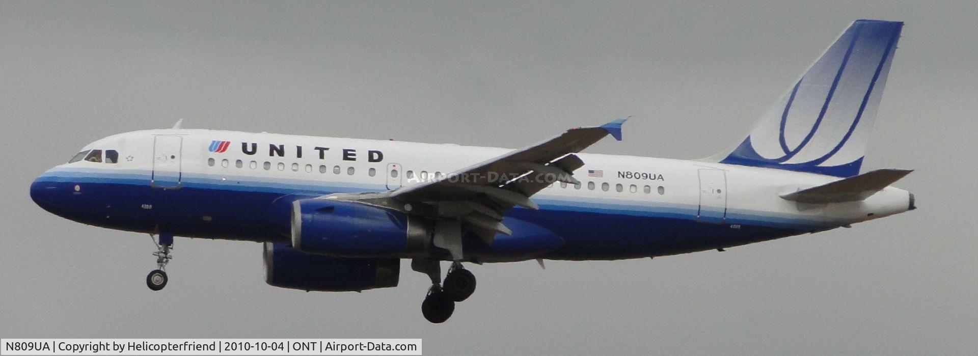N809UA, 1998 Airbus A319-131 C/N 825, On final approach to runway 26R