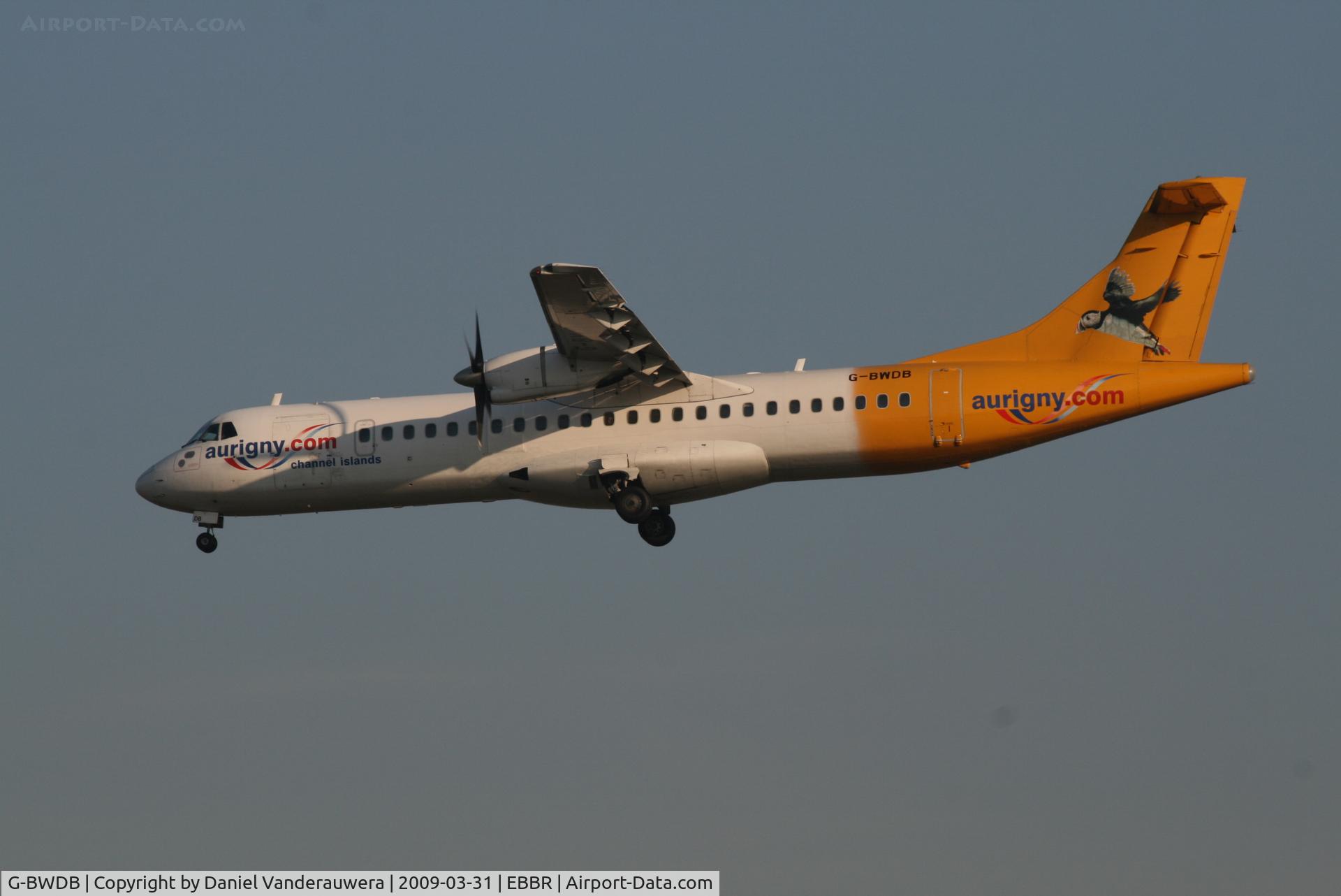 G-BWDB, 1995 ATR 72-202 C/N 449, Arrival of flight BE7181 to RWY 25L
