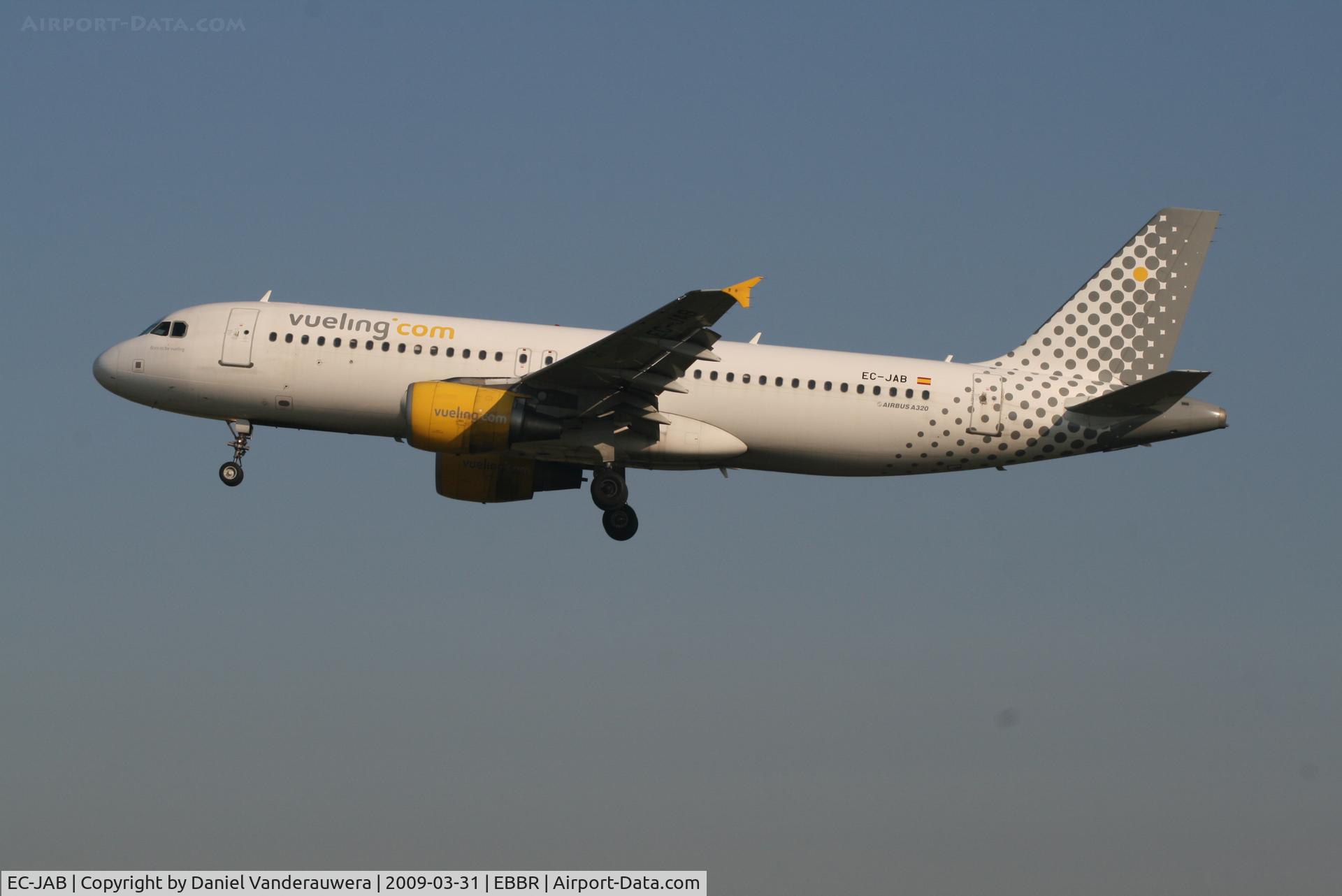 EC-JAB, 2004 Airbus A320-214 C/N 2227, Arrival of flight VY5210 to RWY 25L