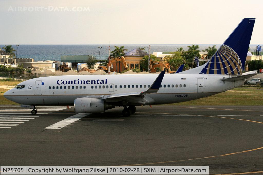 N25705, 1998 Boeing 737-724 C/N 28766, visitor