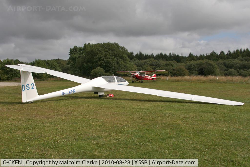 G-CKFN, 2003 DG Flugzeugbau DG-1000S C/N 10-29S28, Glazer-Dirks DG1000S at Sutton Bank, North Yorkshire in August 2010.
