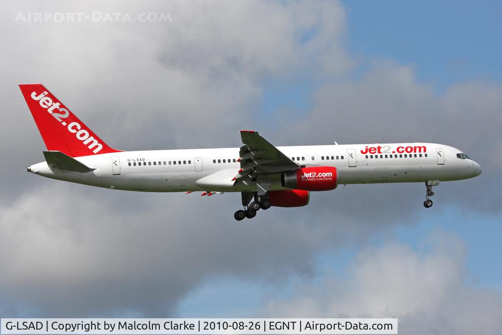 G-LSAD, 1989 Boeing 757-236 C/N 24397, Boeing 757-236 on finals to runway 07 at Newcastle Airport in August 2010.