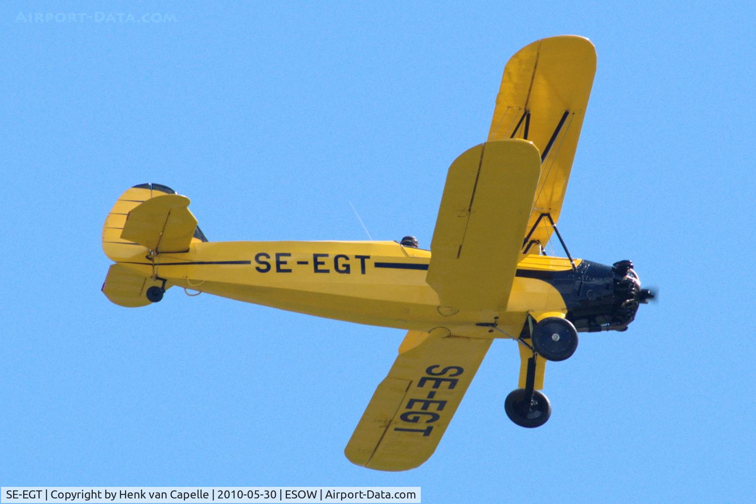 SE-EGT, 1937 Focke-Wulf Fw-44 Stieglitz C/N 081, Stieglitz over Västerås Hässlö airport, Sweden