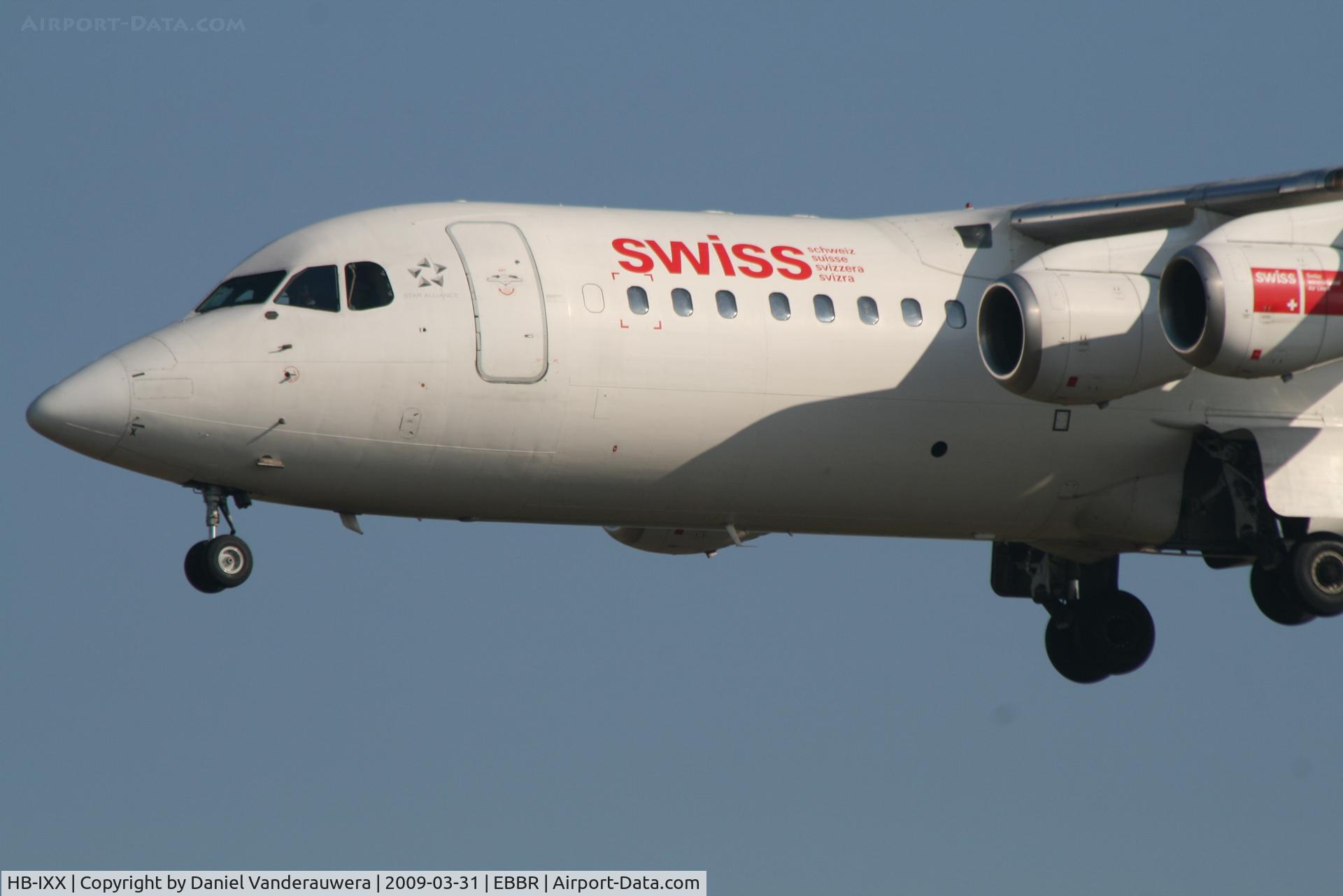 HB-IXX, 1995 British Aerospace Avro 146-RJ100 C/N E3262, Arrival of flight LX778 to RWY 25L