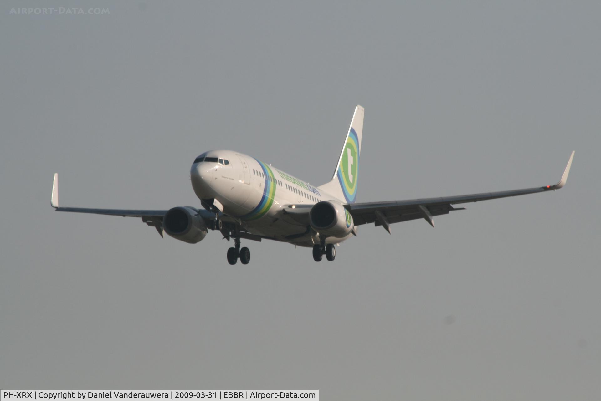 PH-XRX, 2003 Boeing 737-7K2 C/N 33464, Flight HV2706 on approach to RWY 25L