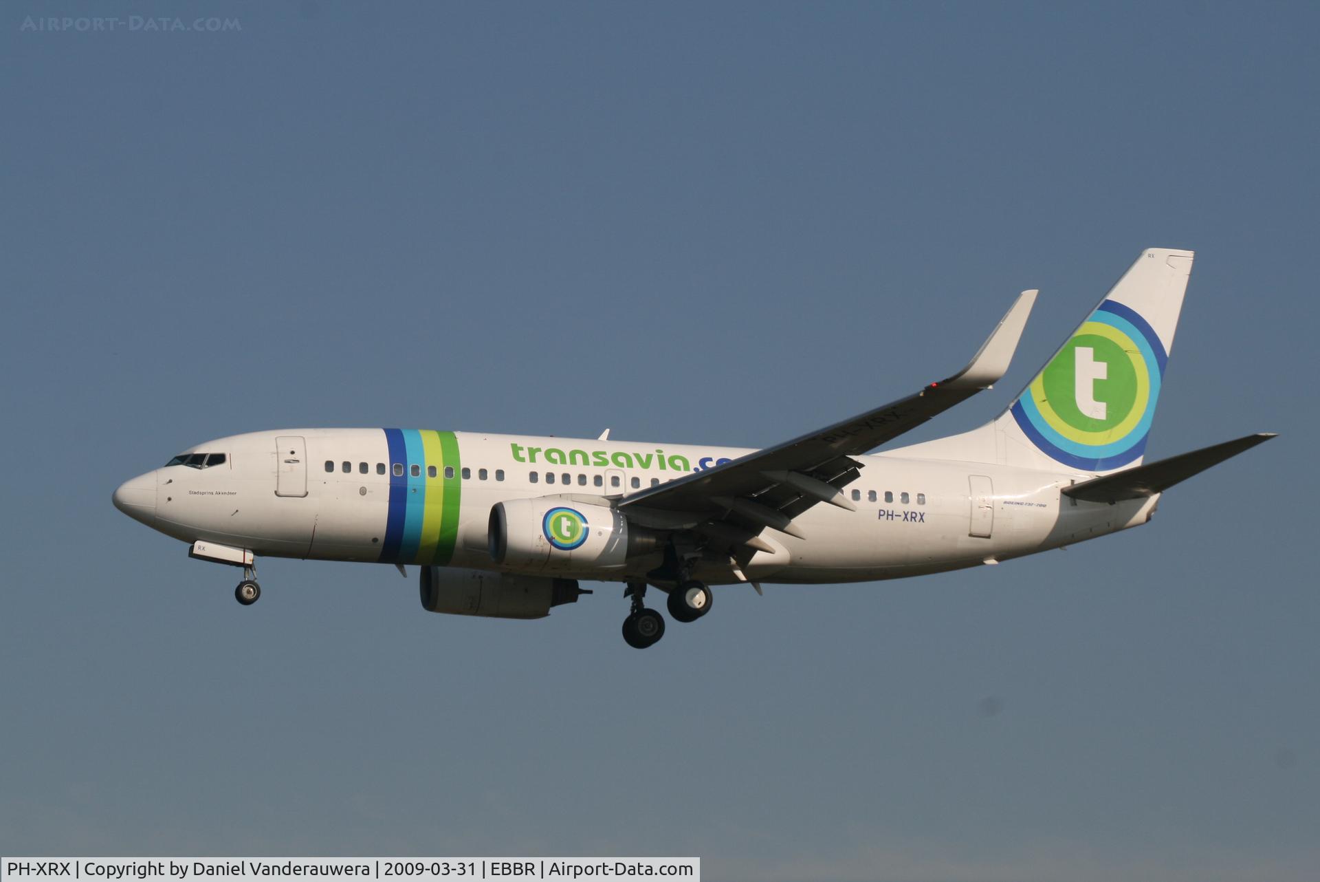 PH-XRX, 2003 Boeing 737-7K2 C/N 33464, Flight HV2706 is descending to RWY 25L