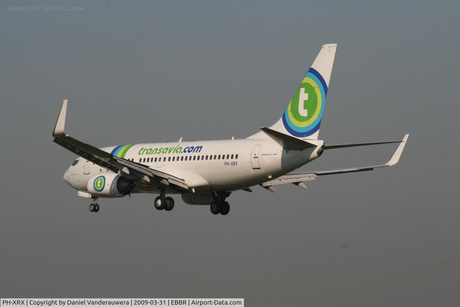 PH-XRX, 2003 Boeing 737-7K2 C/N 33464, Several seconds before landing on RWY 25L