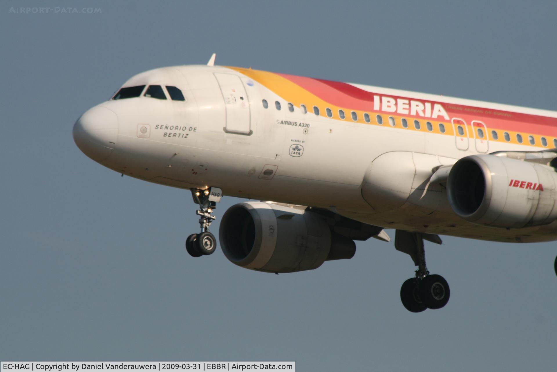 EC-HAG, 1999 Airbus A320-214 C/N 1059, Arrival of flight IB3206 to RWY 25L