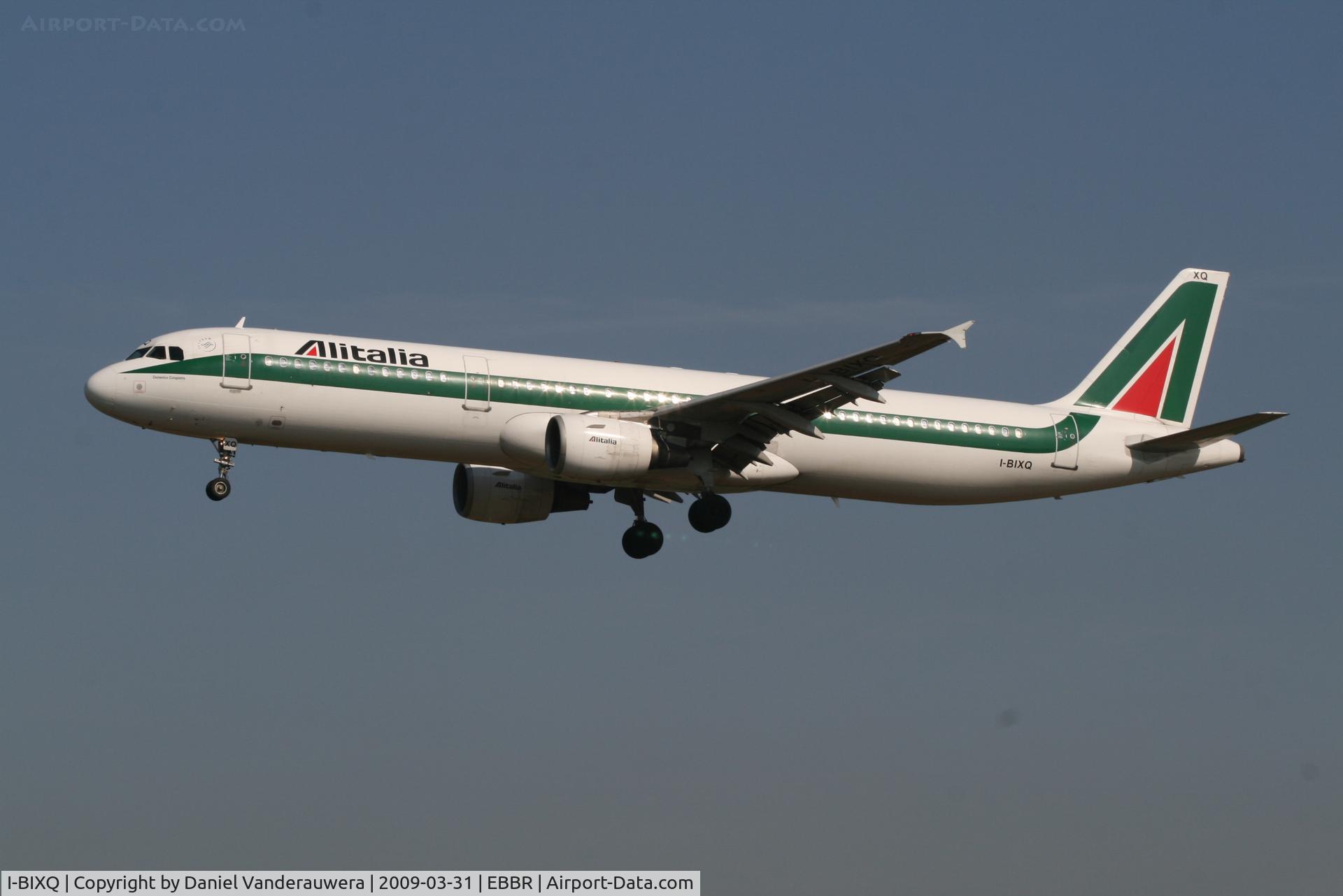 I-BIXQ, 1996 Airbus A321-112 C/N 586, Arrival of flight AZ156 to RWY 25L